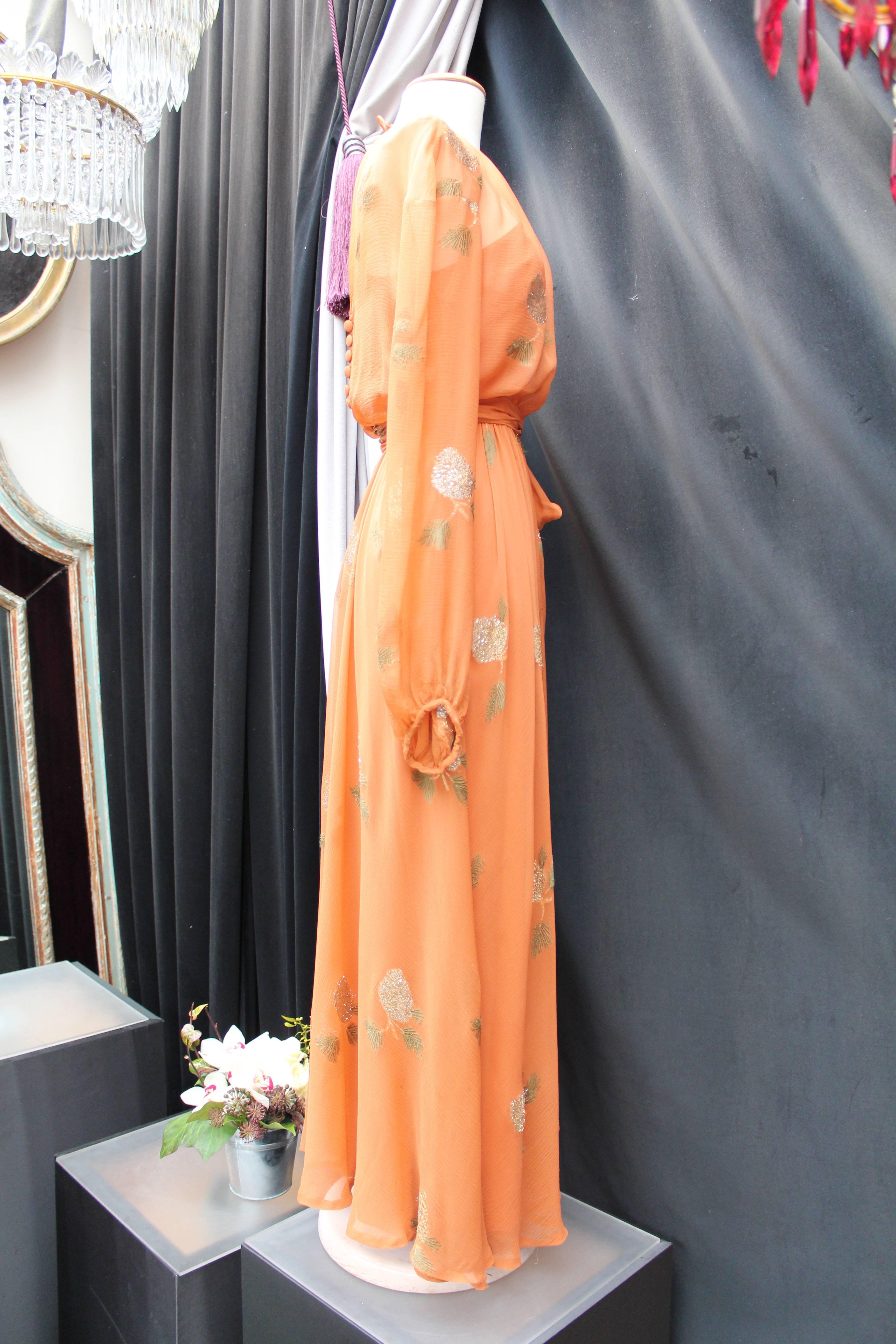 Fall 1974-1975 Jean Patou Haute Couture Défilé long orange evening gown In Good Condition For Sale In Paris, FR