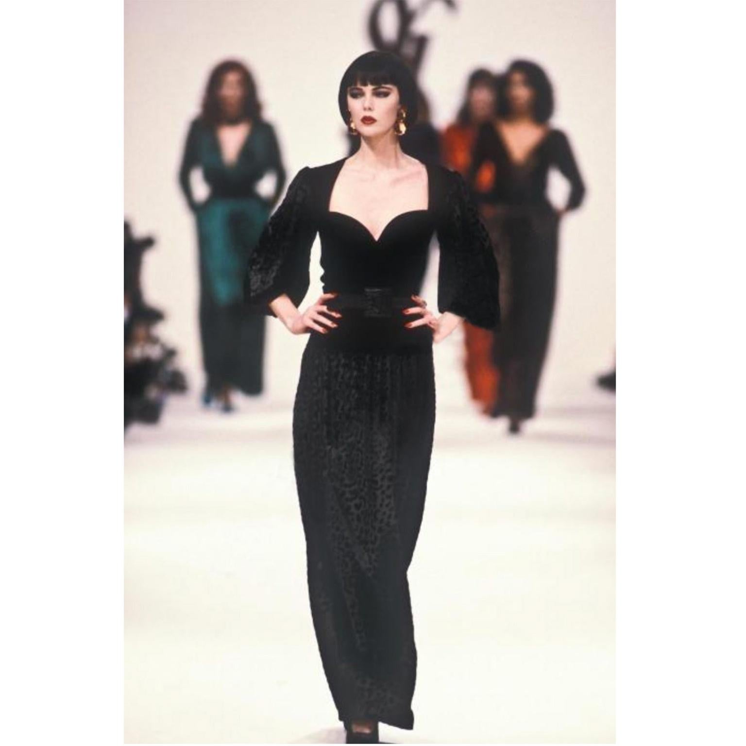 Fall 1986 YSL Rive Gauche Black and Fuchsia Patterned Velvet Dress  In Good Condition For Sale In Toronto, Ontario