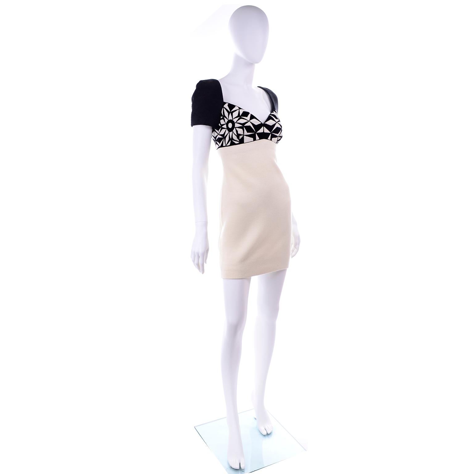 Herbst 1991 Atelier Versace Gianni Vintage Kleid in Schwarz & Creme & Weiß (Beige) im Angebot