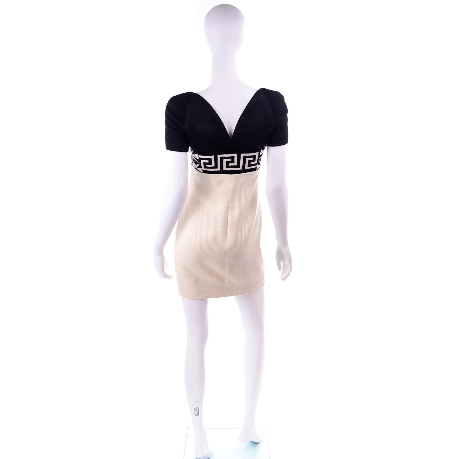 Herbst 1991 Atelier Versace Gianni Vintage Kleid in Schwarz & Creme & Weiß Damen im Angebot