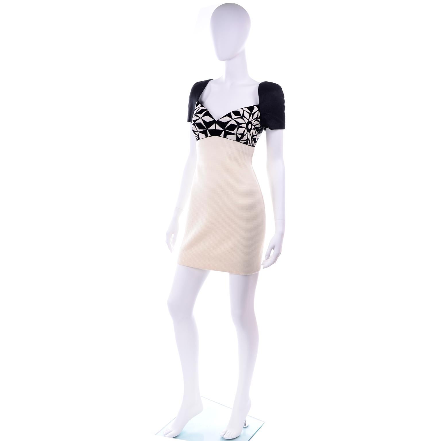 Herbst 1991 Atelier Versace Gianni Vintage Kleid in Schwarz & Creme & Weiß im Angebot 2