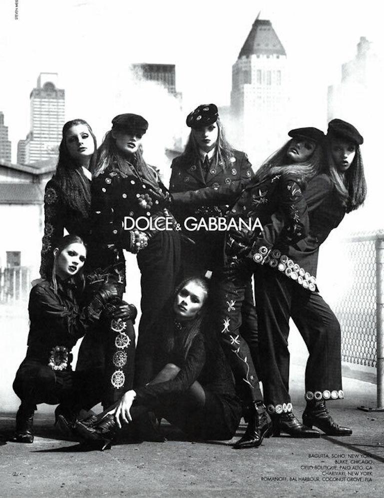 Automne 1992 Documenté Dolce & Gabbana Gilet en velours noir appliqué de miroirs et de glands en vente 14