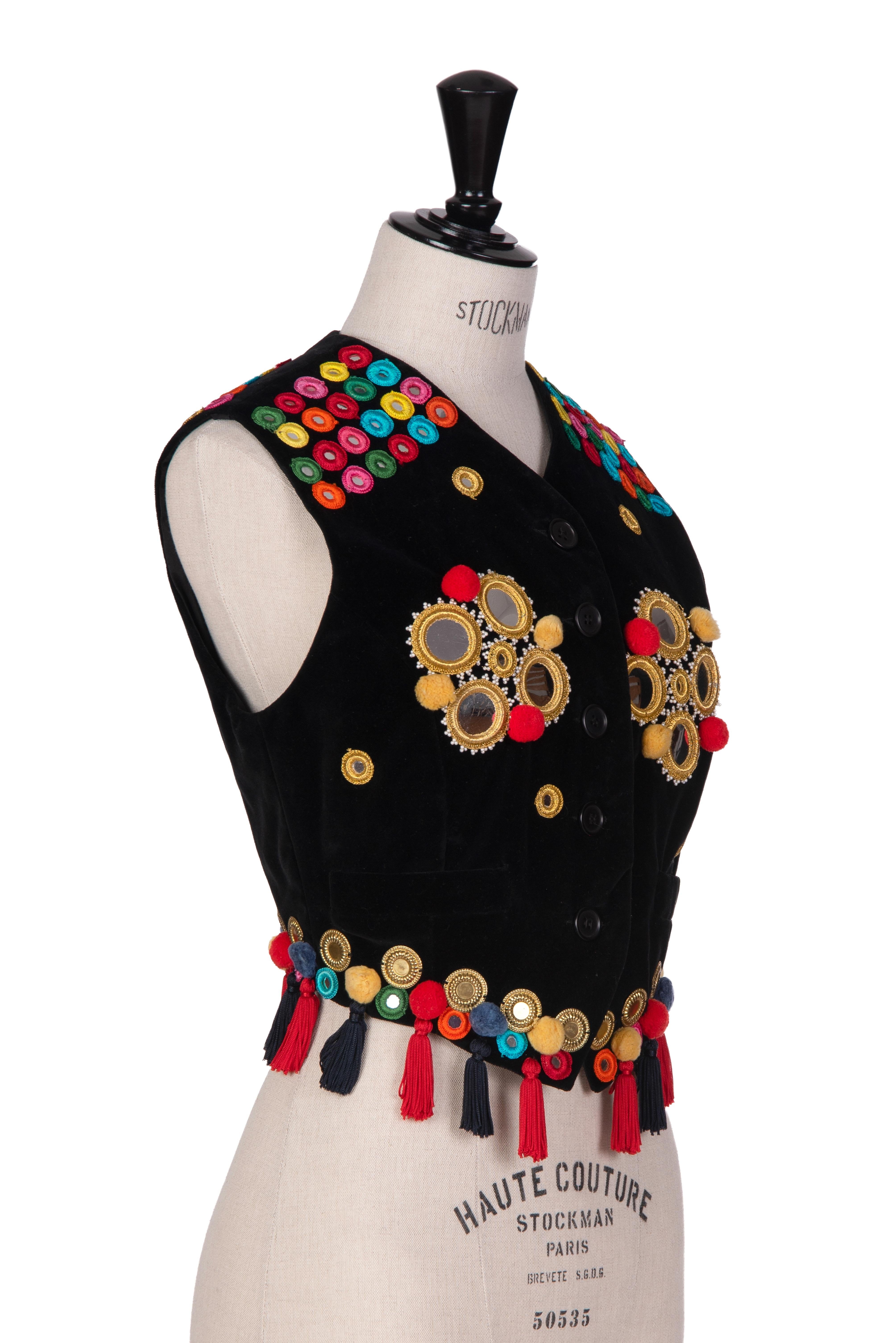 Automne 1992 Documenté Dolce & Gabbana Gilet en velours noir appliqué de miroirs et de glands Excellent état - En vente à Munich, DE