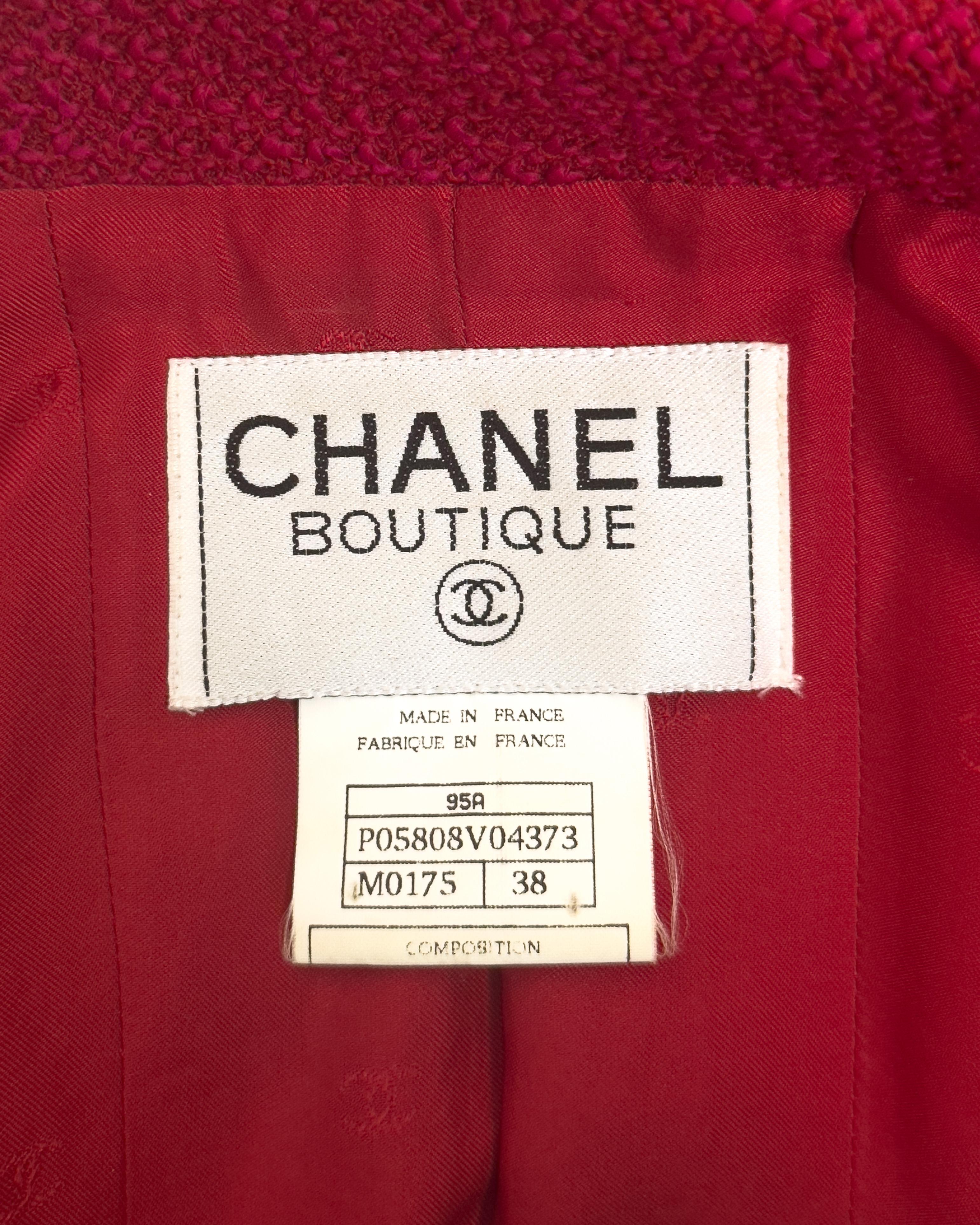Herbst 1995 Chanel Rote und rosafarbene Bouclé-Jacke mit doppeltem Brustträger im Angebot 2