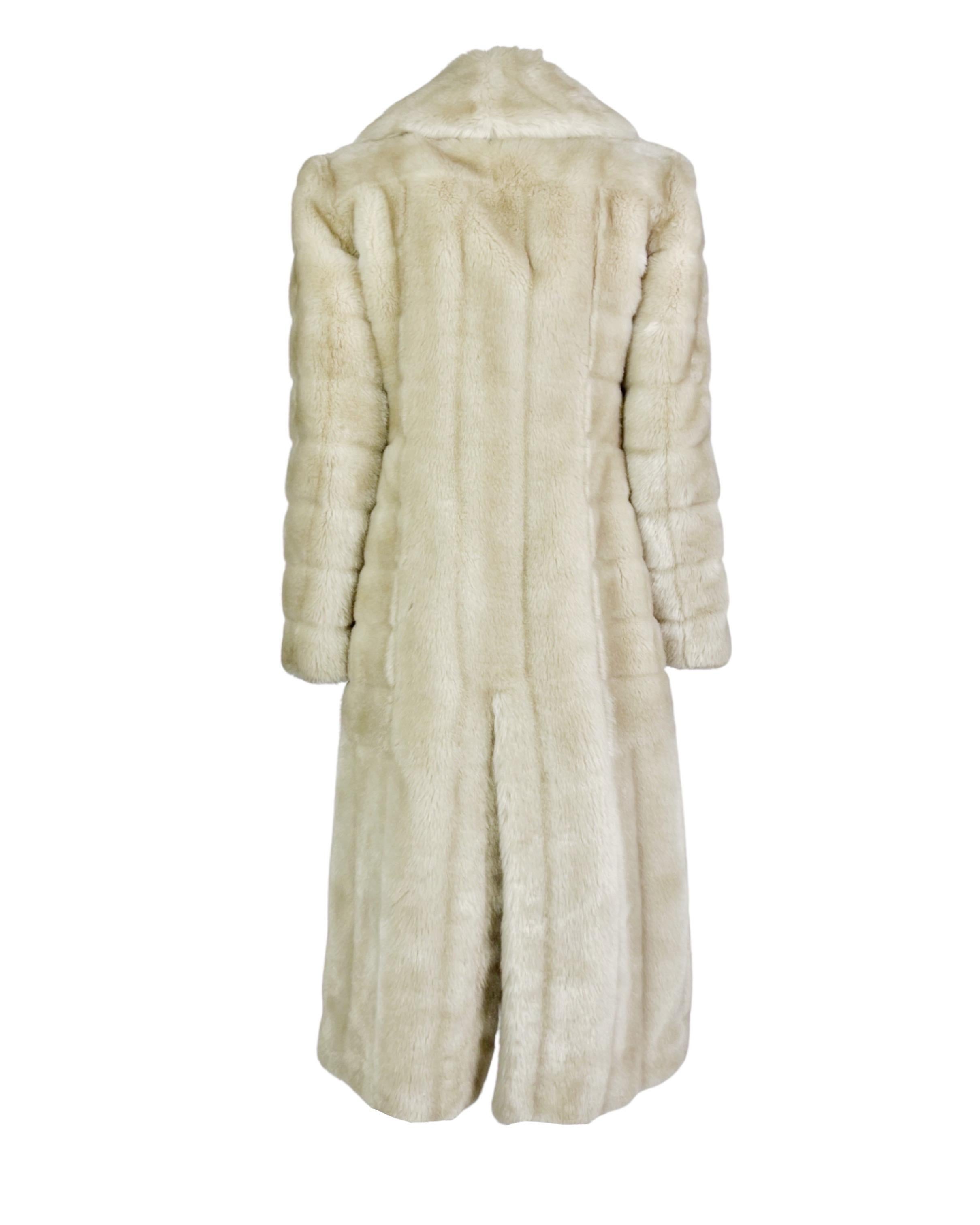 Women's Fall 1996 Gucci by Tom Ford  Creme Faux Fur Coat For Sale