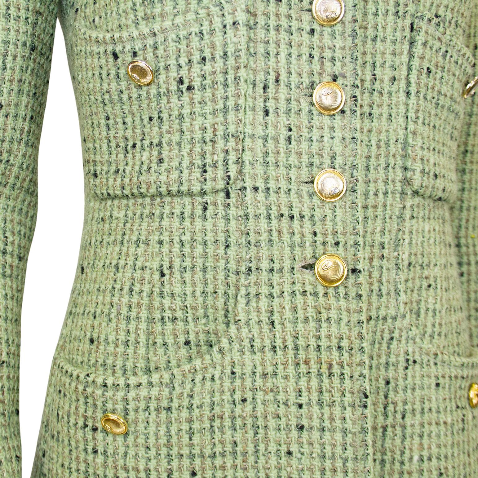 Fall 1997 Chanel Mint Green Bouclé Tweed Jacket In Good Condition For Sale In Toronto, Ontario