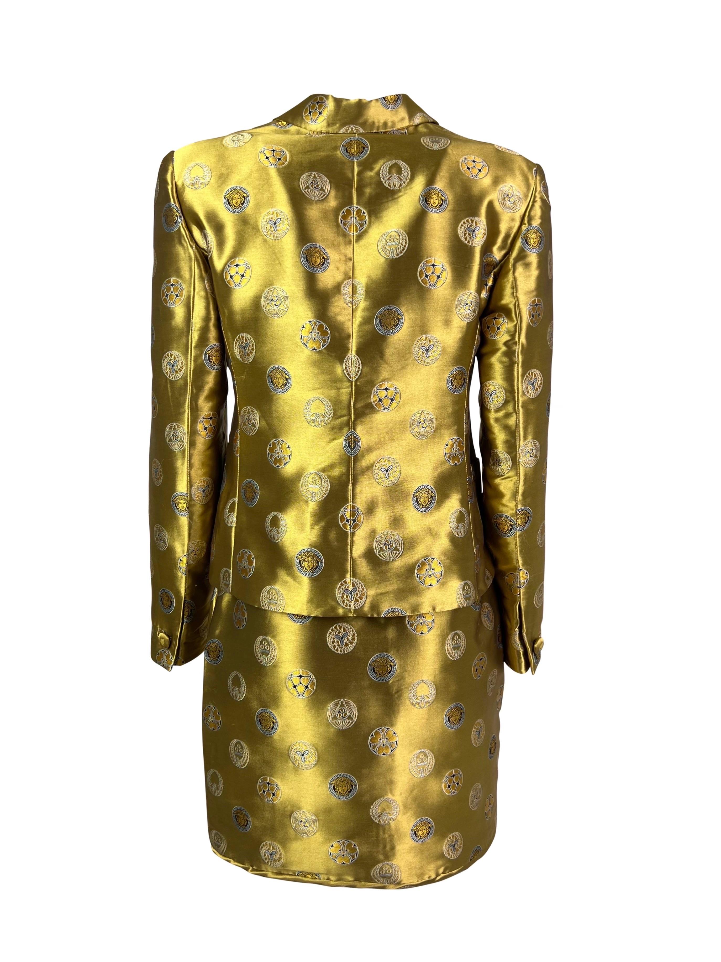 A stunning silk blend suit with a Medusa Head and Coin Print, a fitted jacket + a mini skirt. The jacket is decorated with fabulous textile buttons with Medusa Head hardware. 

Size IT 40, fits like Small.

Measurements (flat lay on one