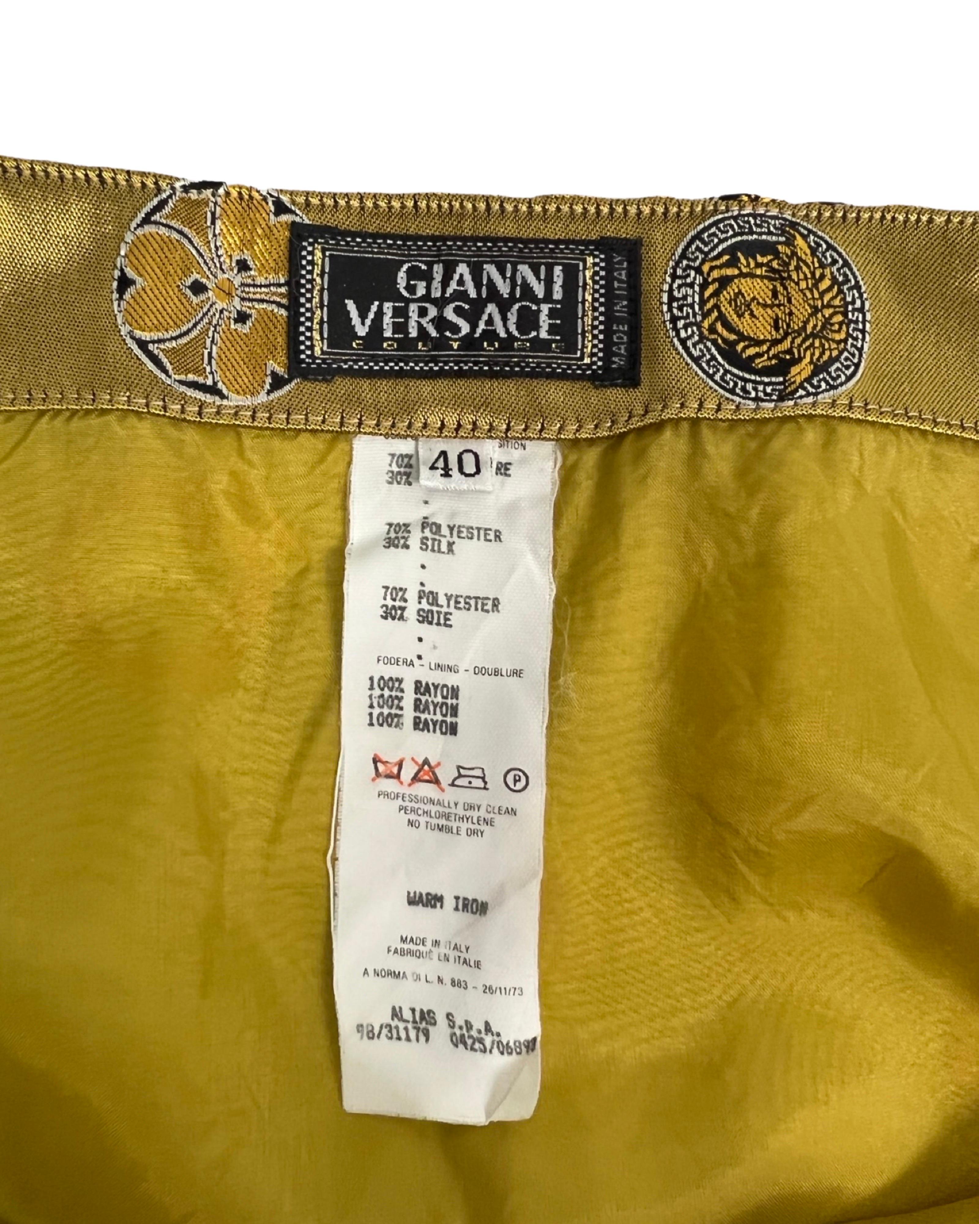 Fall 1997  Gianni Versace Golden Coin Print Suit In Good Condition For Sale In Prague, CZ