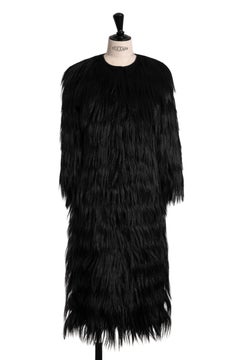 Automne 1999 DOLCE & GABBANA Défilé Manteau en poils de chèvre noirs légers et plumes