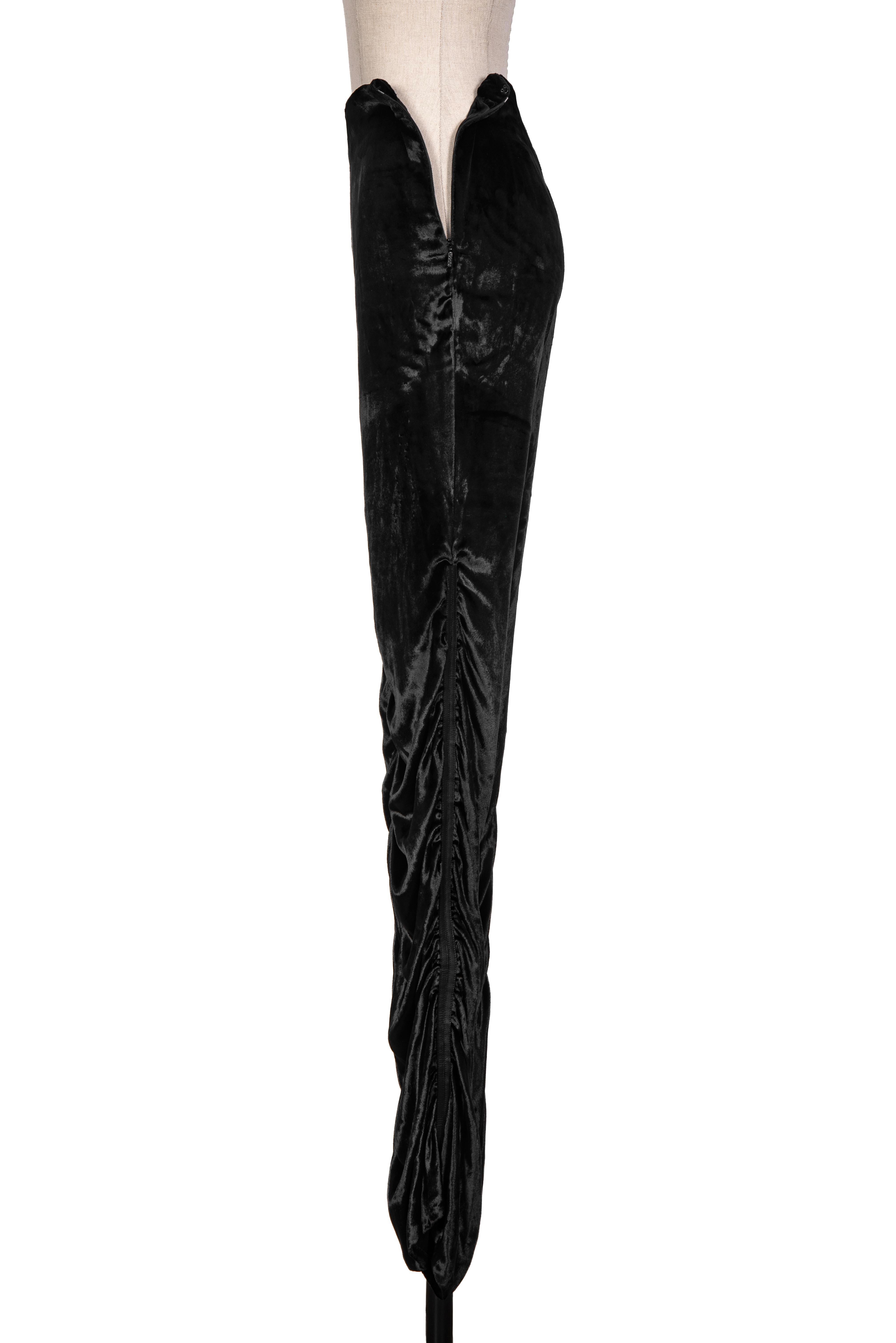Herbst 1999 GUCCI Tom Ford Dokumentierte drapierte Hose aus schwarzem Samt und Leder mit Streifen im Angebot 3