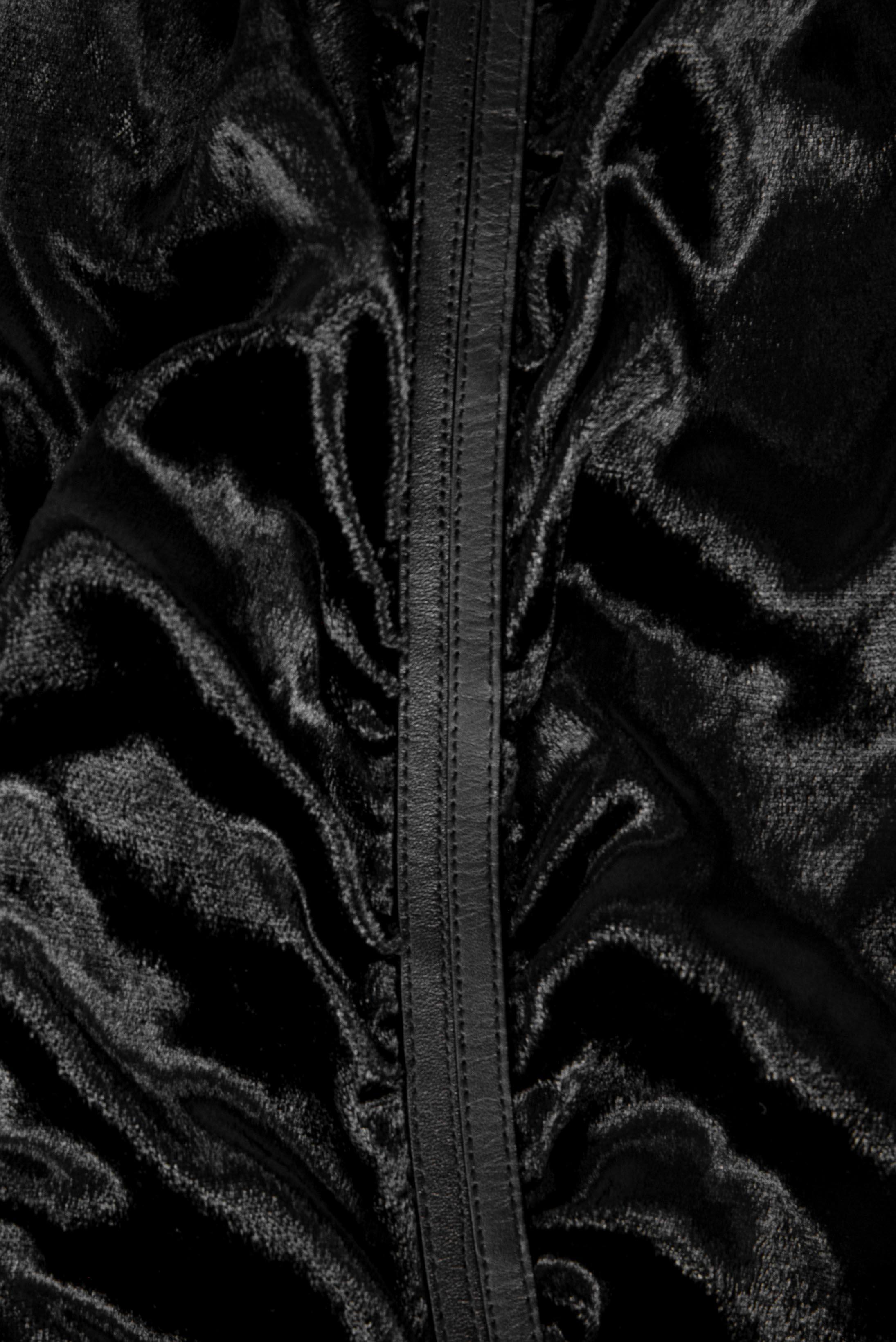 Automne 1999 Gucci Tom Ford Documented Pantalon drapé en velours noir à bandes de cuir en vente 5