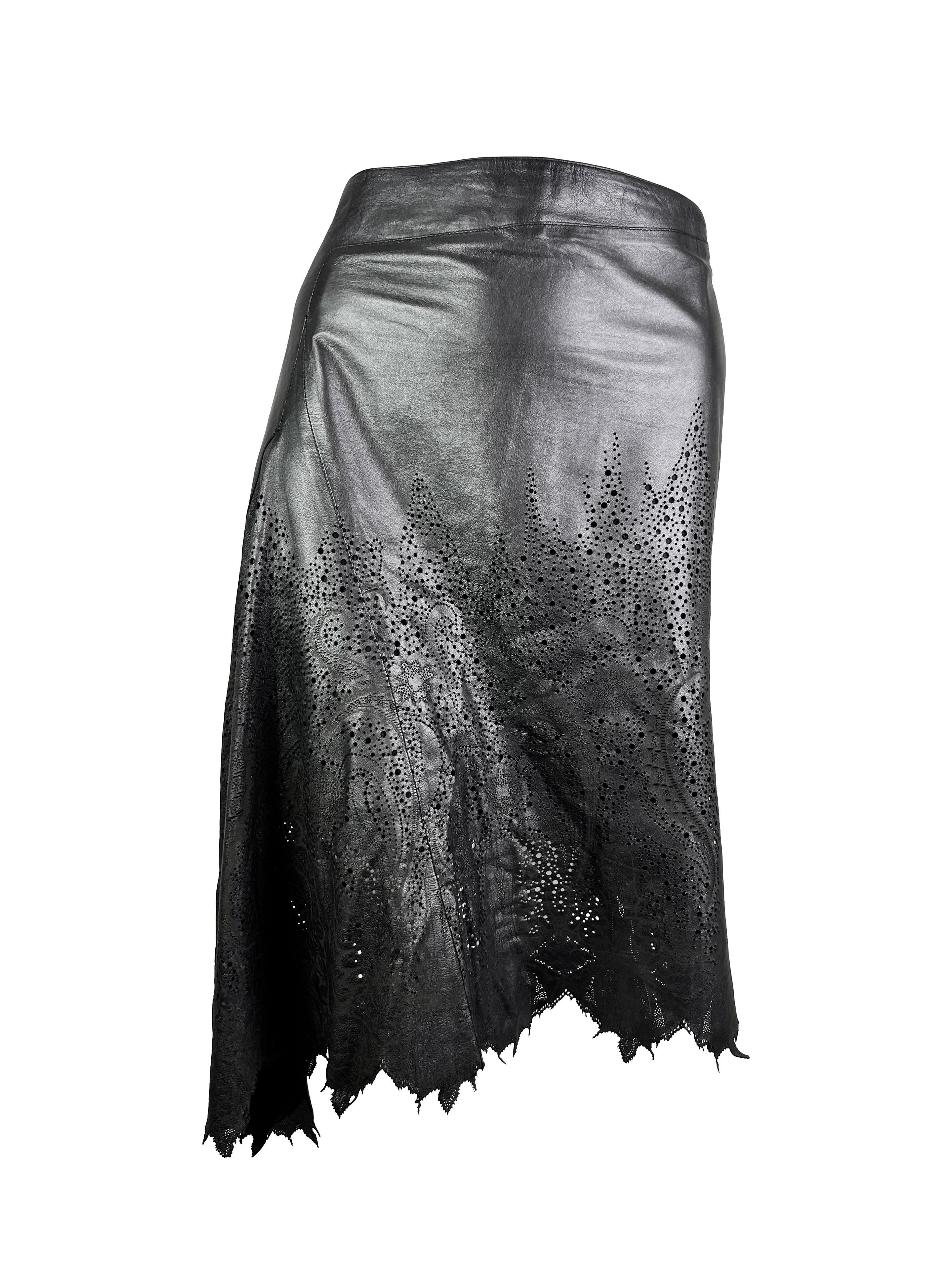 A beautiful asymmetrical skirt with laser cut-out details from the finest Italian leather. 

Size M, fits true to size.

Waist - 41 cm (16,5 in)

Hips - 55 cm (21,5 in)

Length (shortest) - 56 cm (22 in)

Excellent vintage condition. 