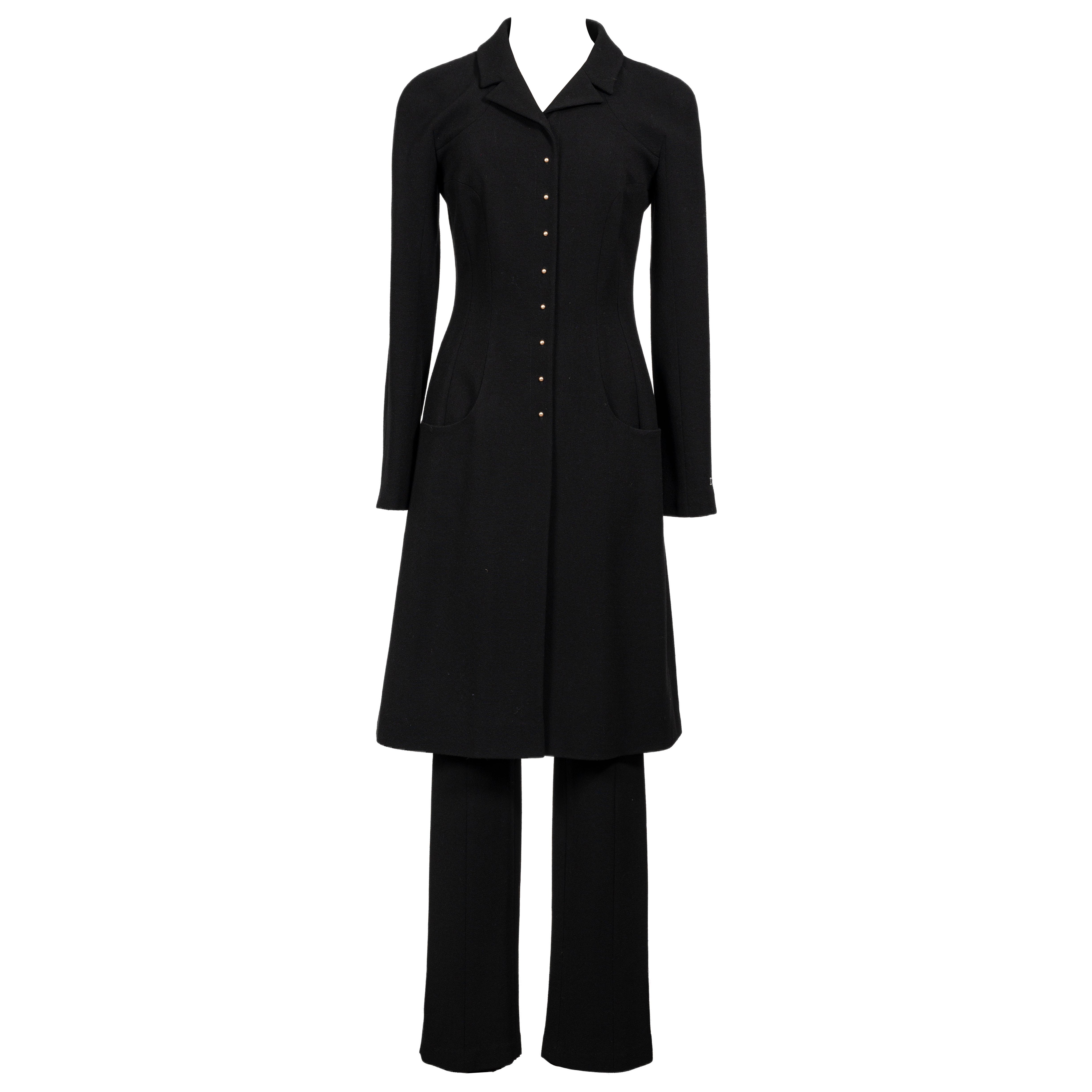 Autunno 2002 CHANEL Abito a cappotto nero / Giacca e pantaloni lunghi Abito con bottoni di perle