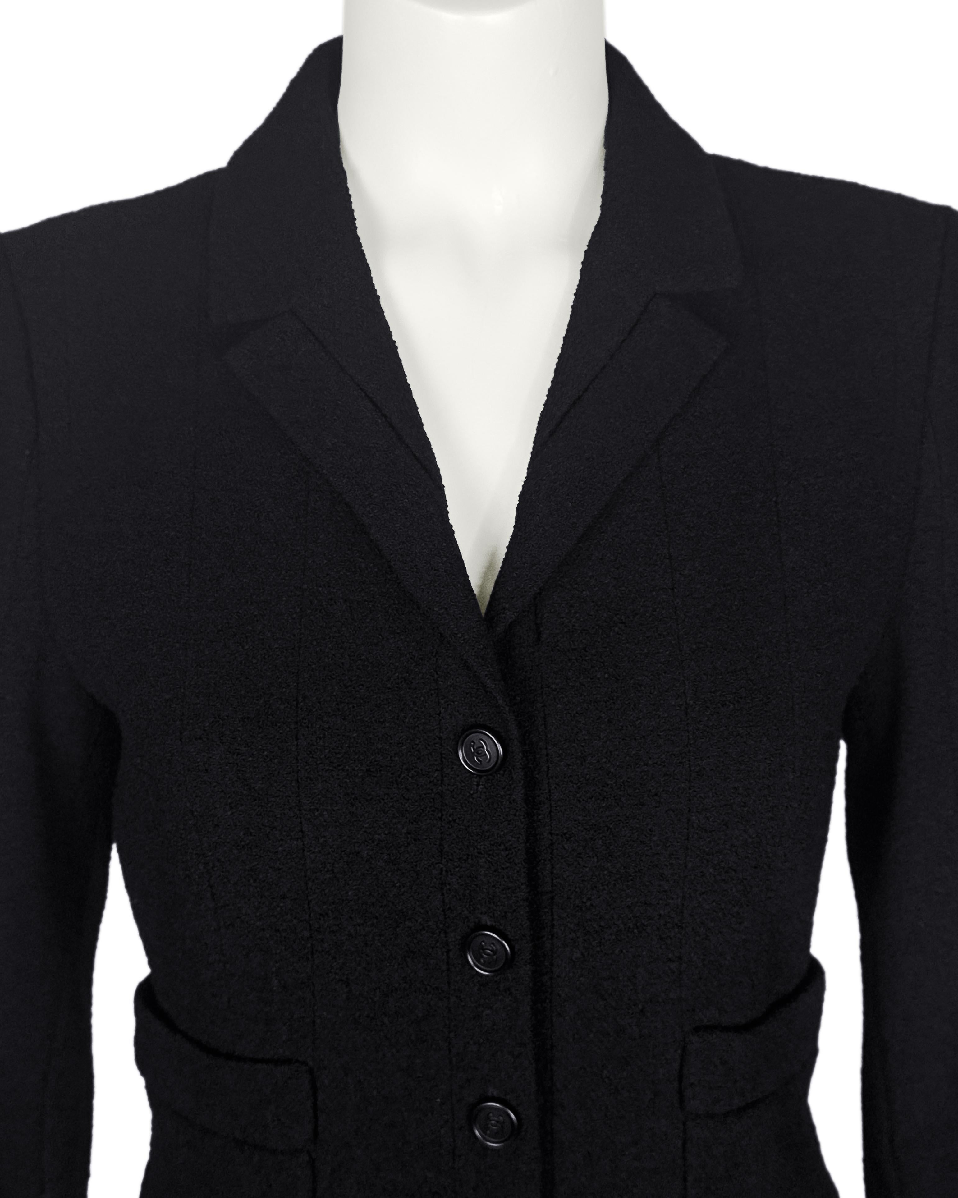 Giacca Chanel autunno 2003 in lana nera con orlo staccato In condizioni buone in vendita a Toronto, Ontario