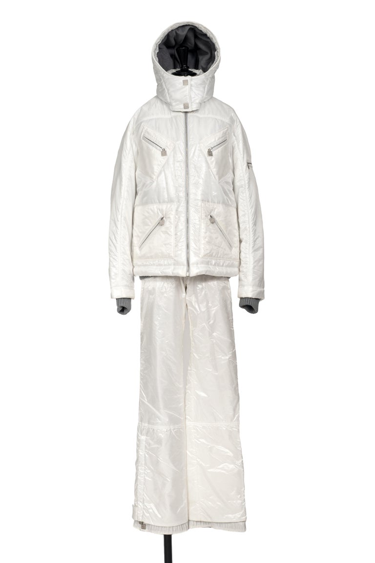 Fall 2003 CHANEL Runway 'White Light' Collection White Ski Jacket