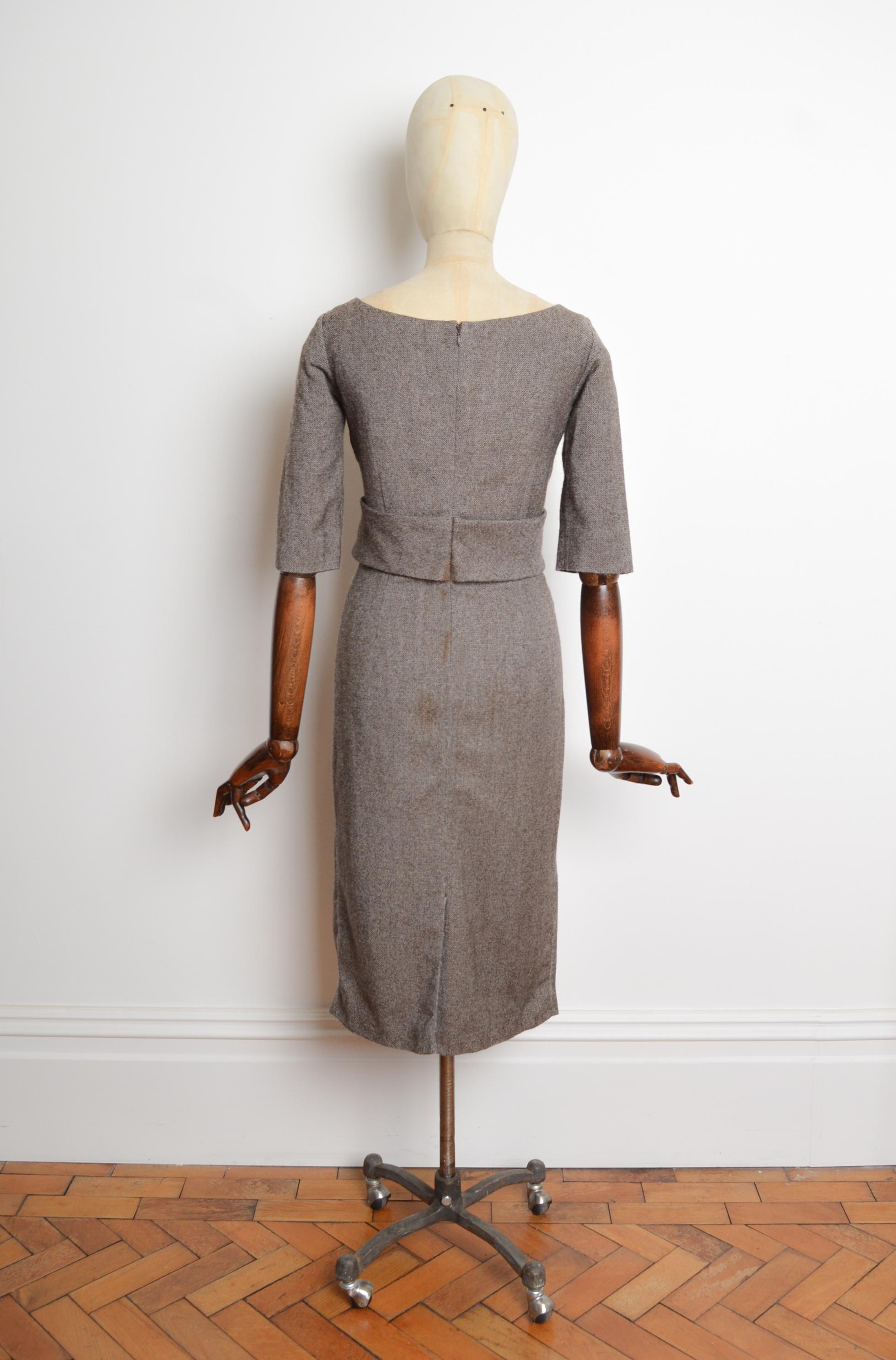 Herbst 2005 Alexander McQueen Braunes Tweedkleid aus Wolle im Stil der 1950er Jahre Wiggle Dress im Angebot 5
