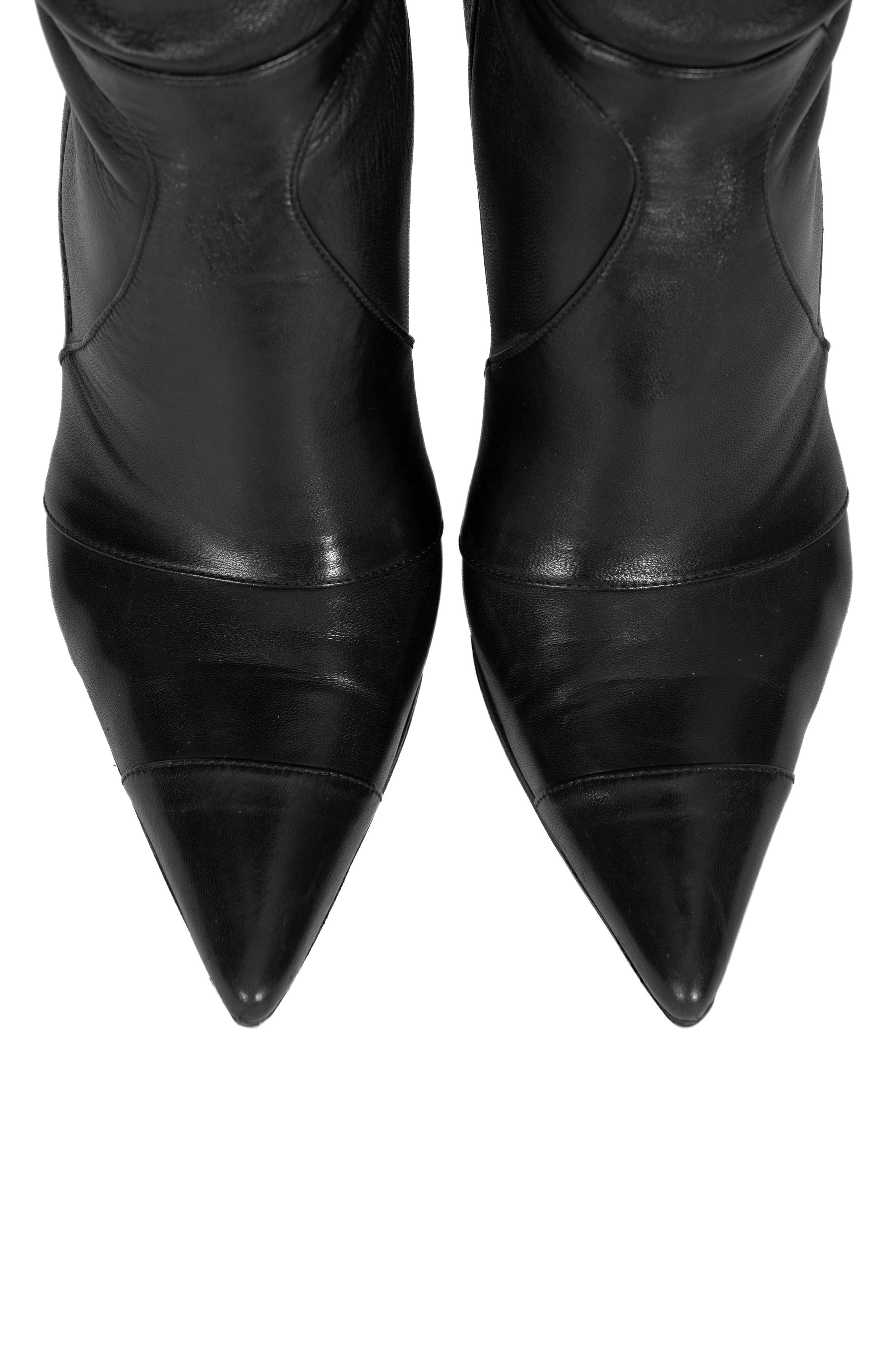 Herbst 2005 CHANEL Laufsteg 'Der Teufel trägt Prada' Oberschenkelhohe schwarze Lederstiefel im Angebot 5