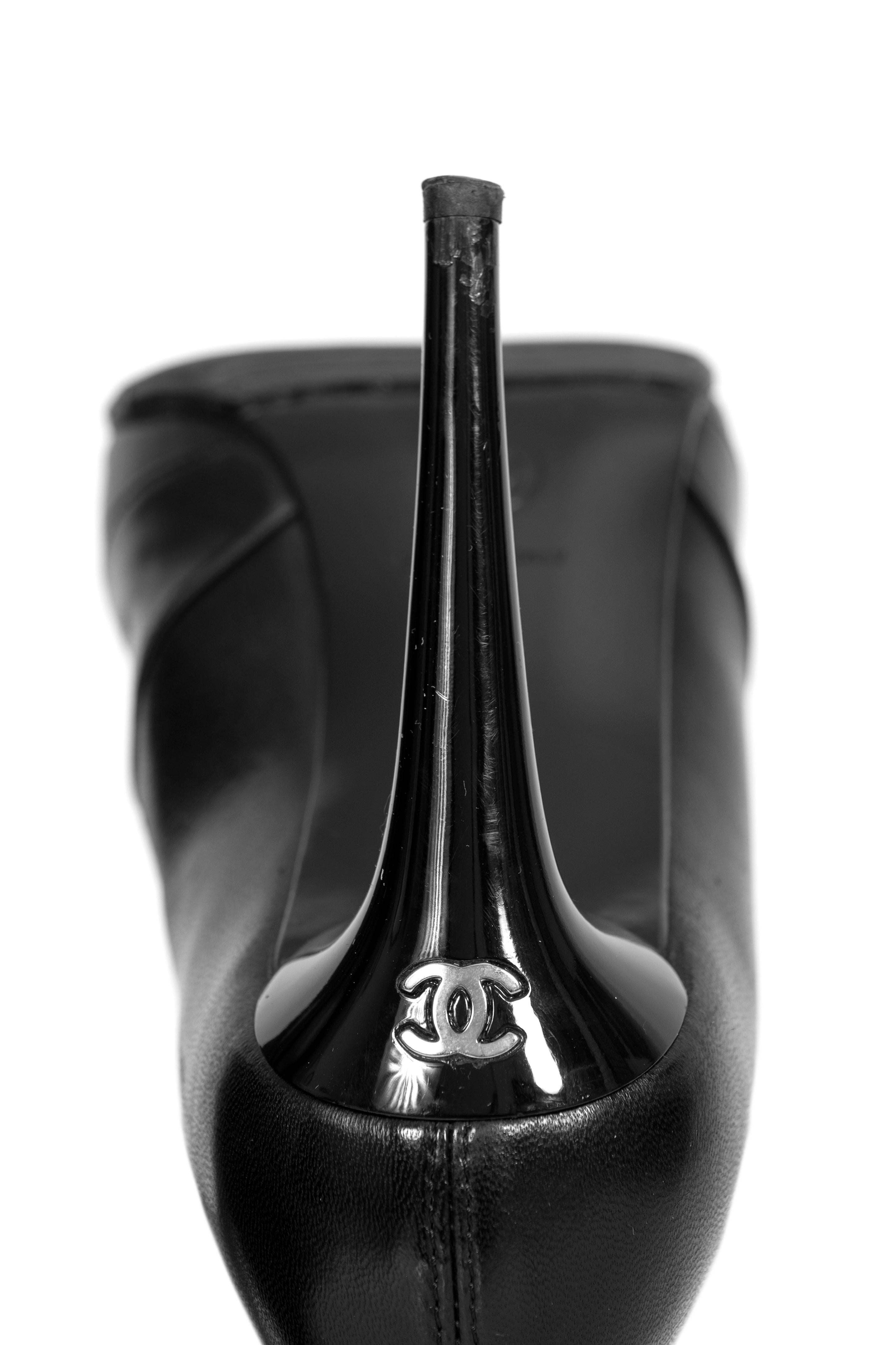 Herbst 2005 CHANEL Laufsteg 'Der Teufel trägt Prada' Oberschenkelhohe schwarze Lederstiefel im Angebot 6