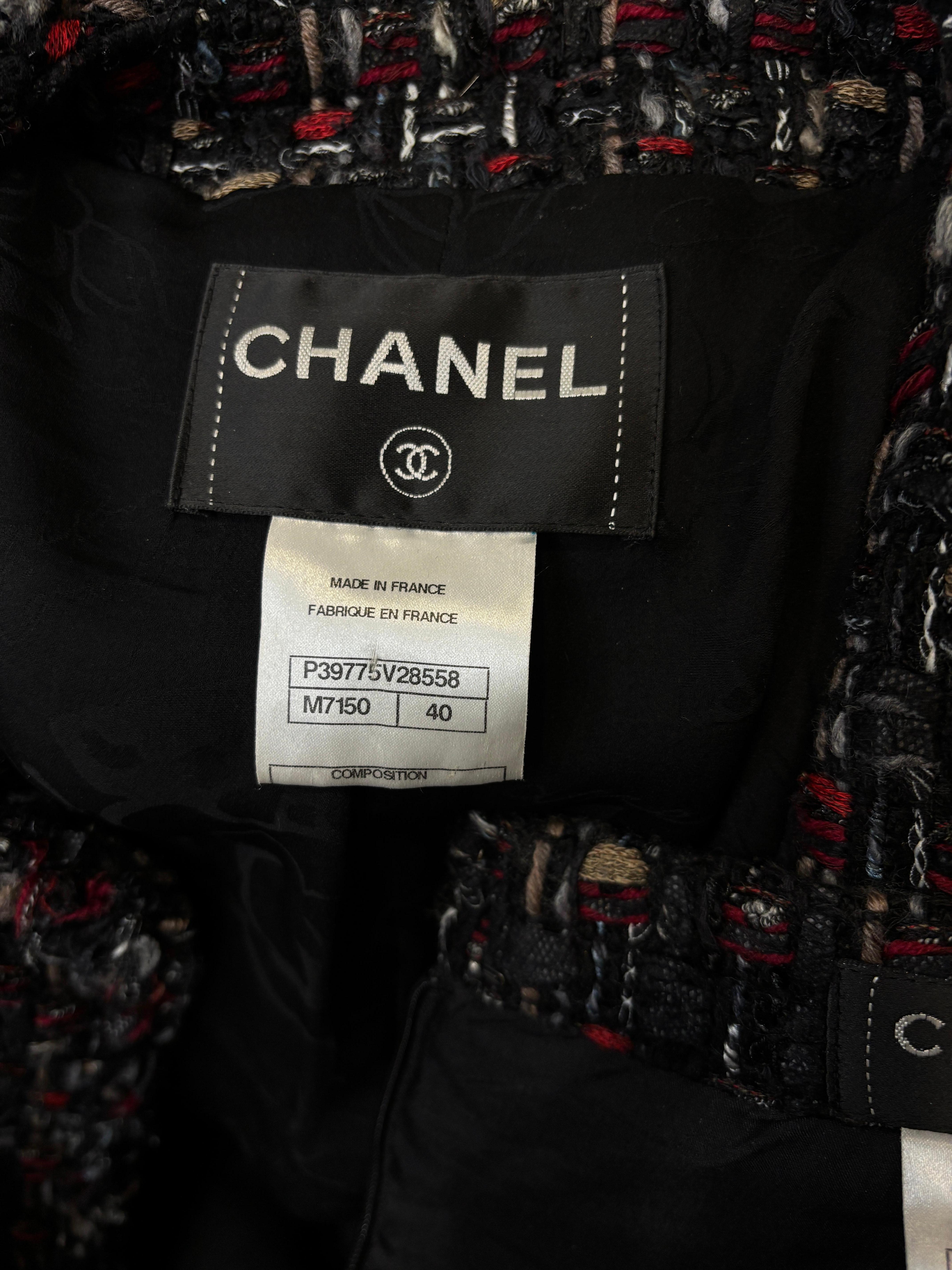 Fall 2010 Chanel Tweed Black and Red Suit/Size 40/42 For Sale 7