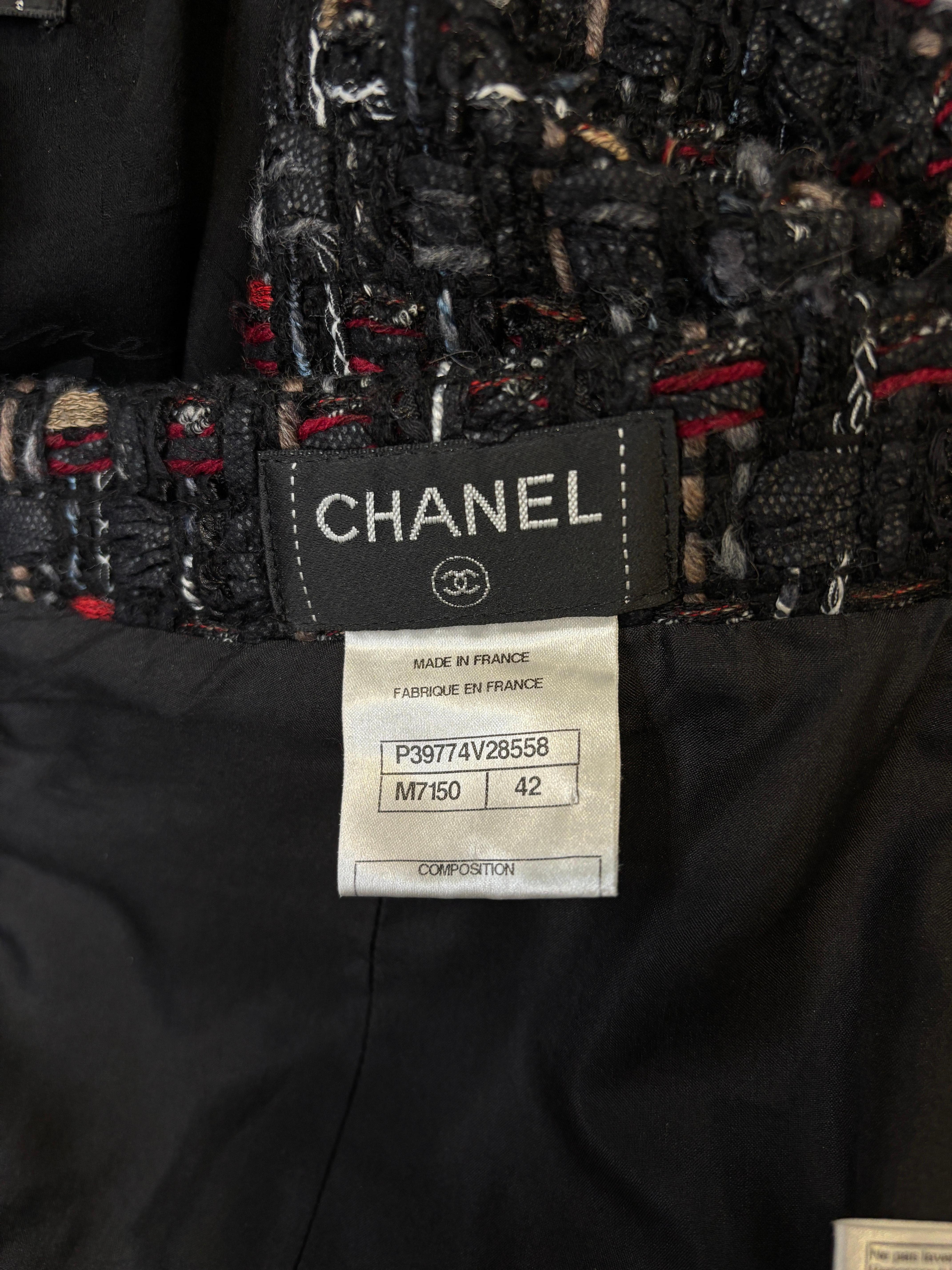 Fall 2010 Chanel Tweed Black and Red Suit/Size 40/42 For Sale 8