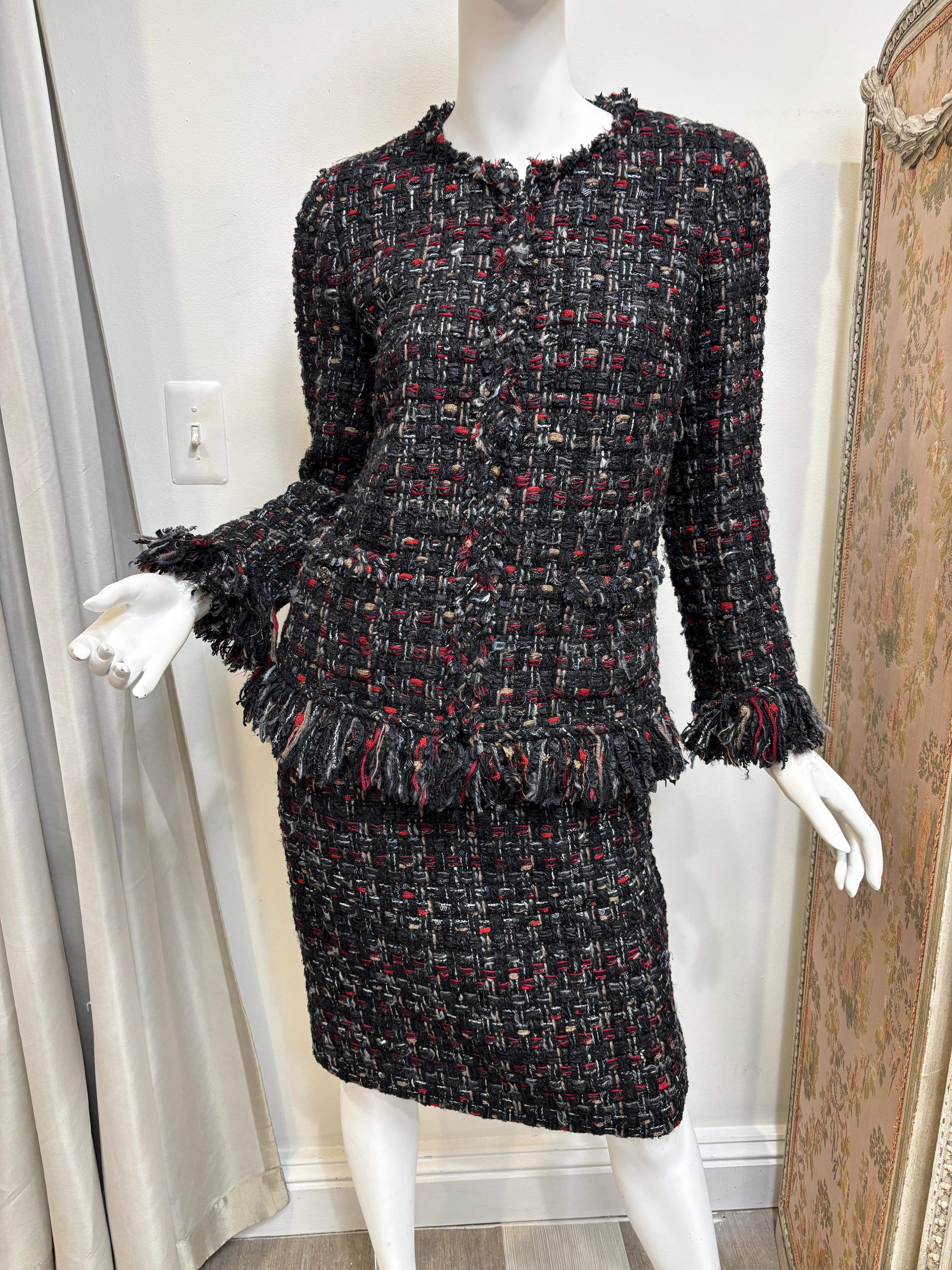 Women's Fall 2010 Chanel Tweed Black and Red Suit/Size 40/42 For Sale