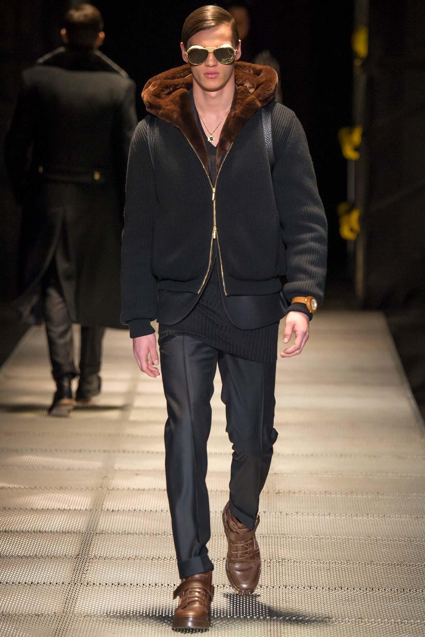 VERSACE  SUIT
Actual runway sample Fall/Winter 2015 look # 14 

Black cashmere and silk suit 
Very soft and comfortable
Two button closure
Two pockets on jacket
Gold-tone Medusa buttons

Content: 90% wool, 10% cashmere
lining: 63% viscose, 37%