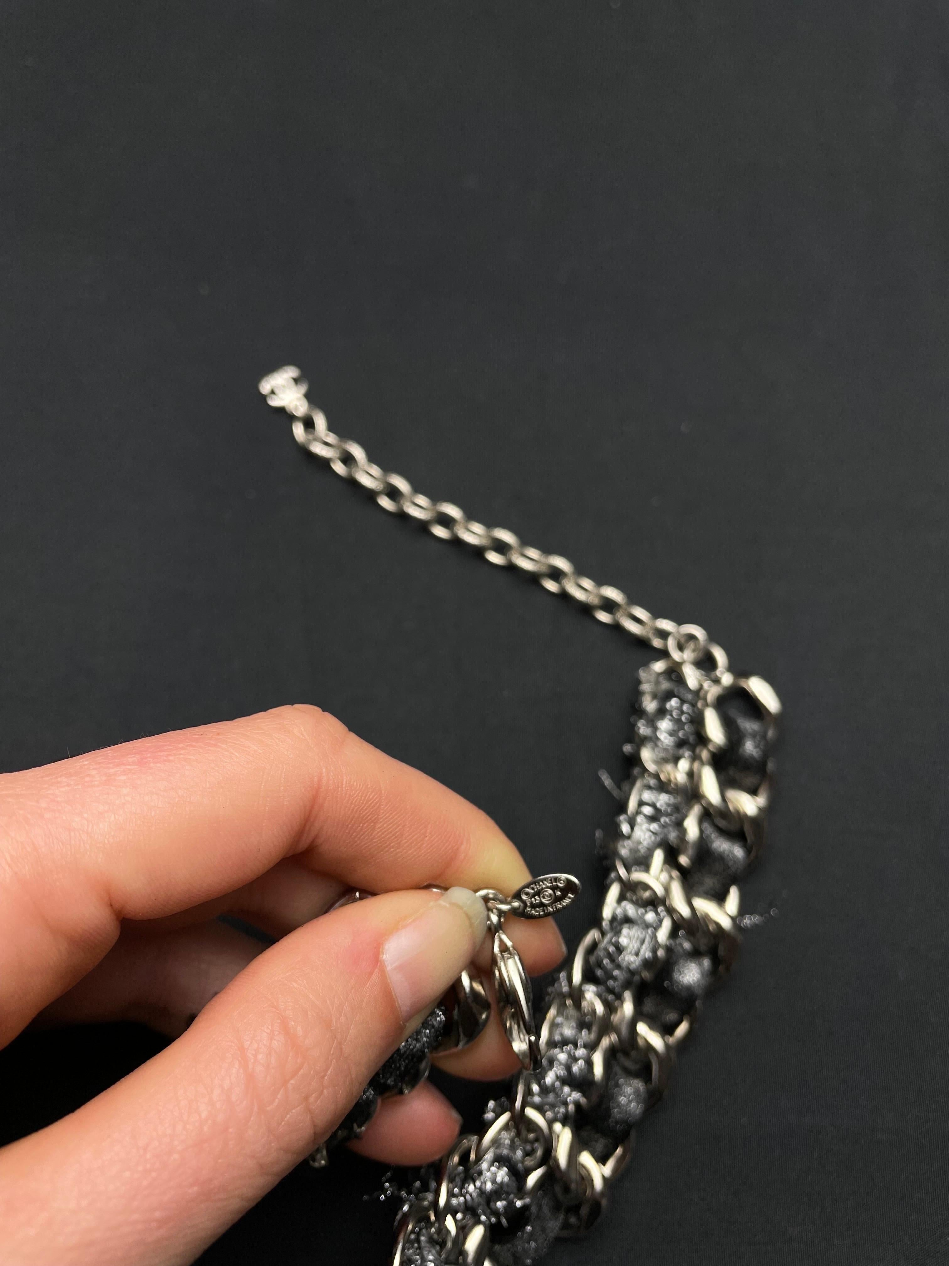 Chanel necklace from the Fall 2018 collection in silver metal with tweed and paint inserts. Conditions equal to new. Total length 30 cm, pendant length 20 cm and width 6 cm. Maximum closure diameter 13 cm, adjustable.