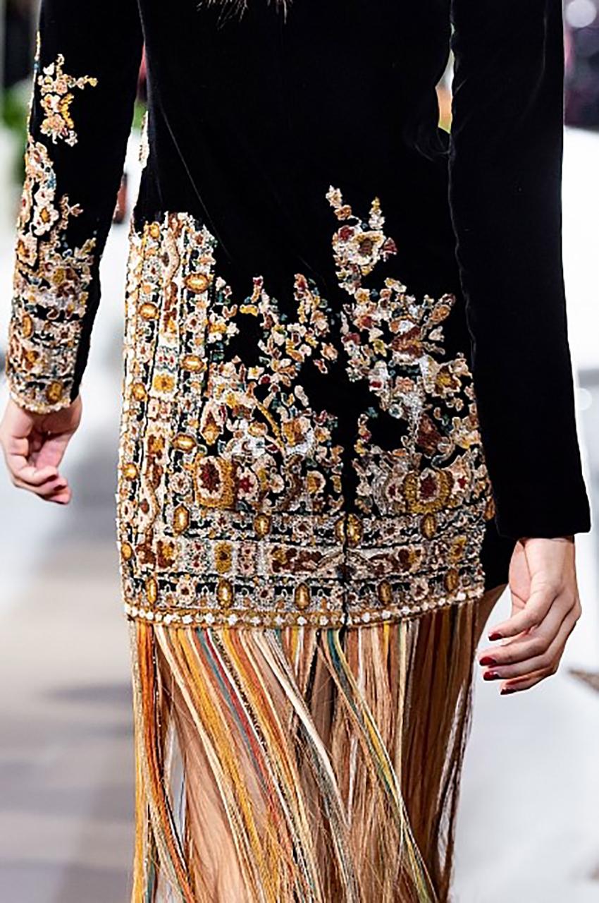 Herbst/2019 L# 17 Oscar de la Renta Minikleid aus schwarzem Samt mit Fransenbesatz Größe 4 2