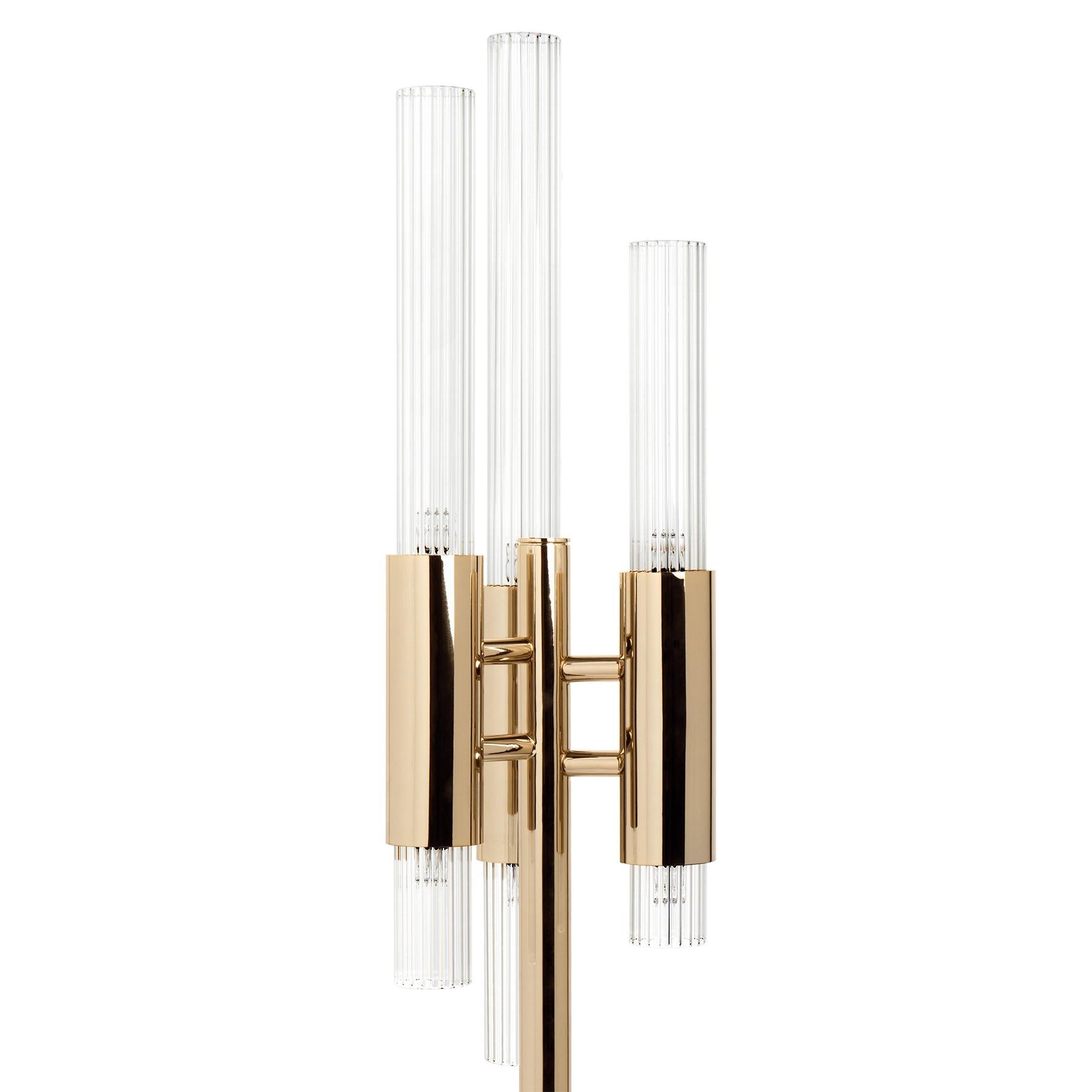 Table lamp fall with structure in solid brass in
polished brass finish, with emperador marble
base and with crystal glass shades. With 6 bulbs,
G9 halogen bulbs, max 40 watts, bulbs not included.