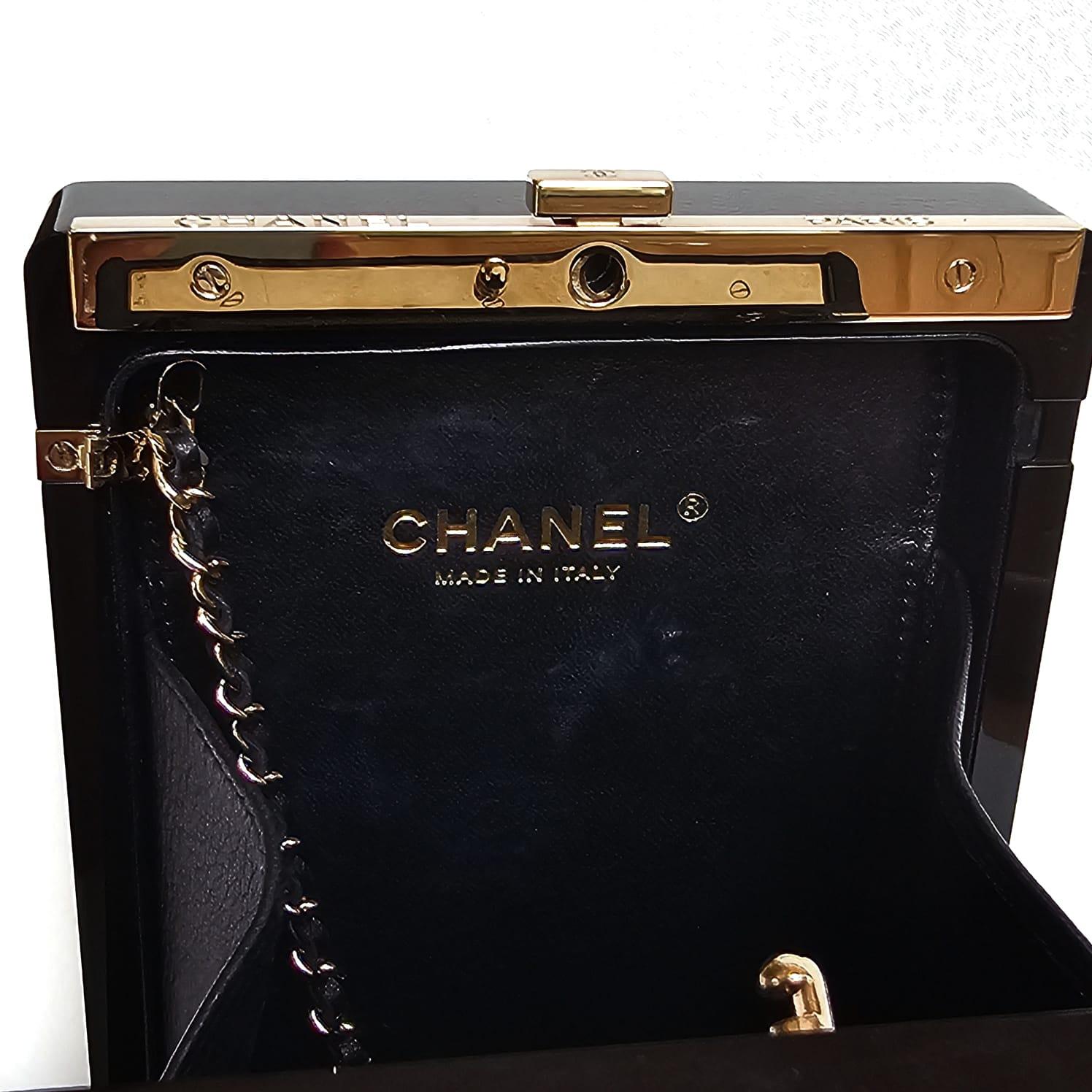 Fall/Winter 15 Chanel No 5 Gold Plexiglass Minaudiere Clutch For Sale 7