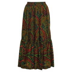 Herbst/Winter 1976 Yves Saint Laurent Russische Kollektion Paisley Bauernrock mit Paisleymuster