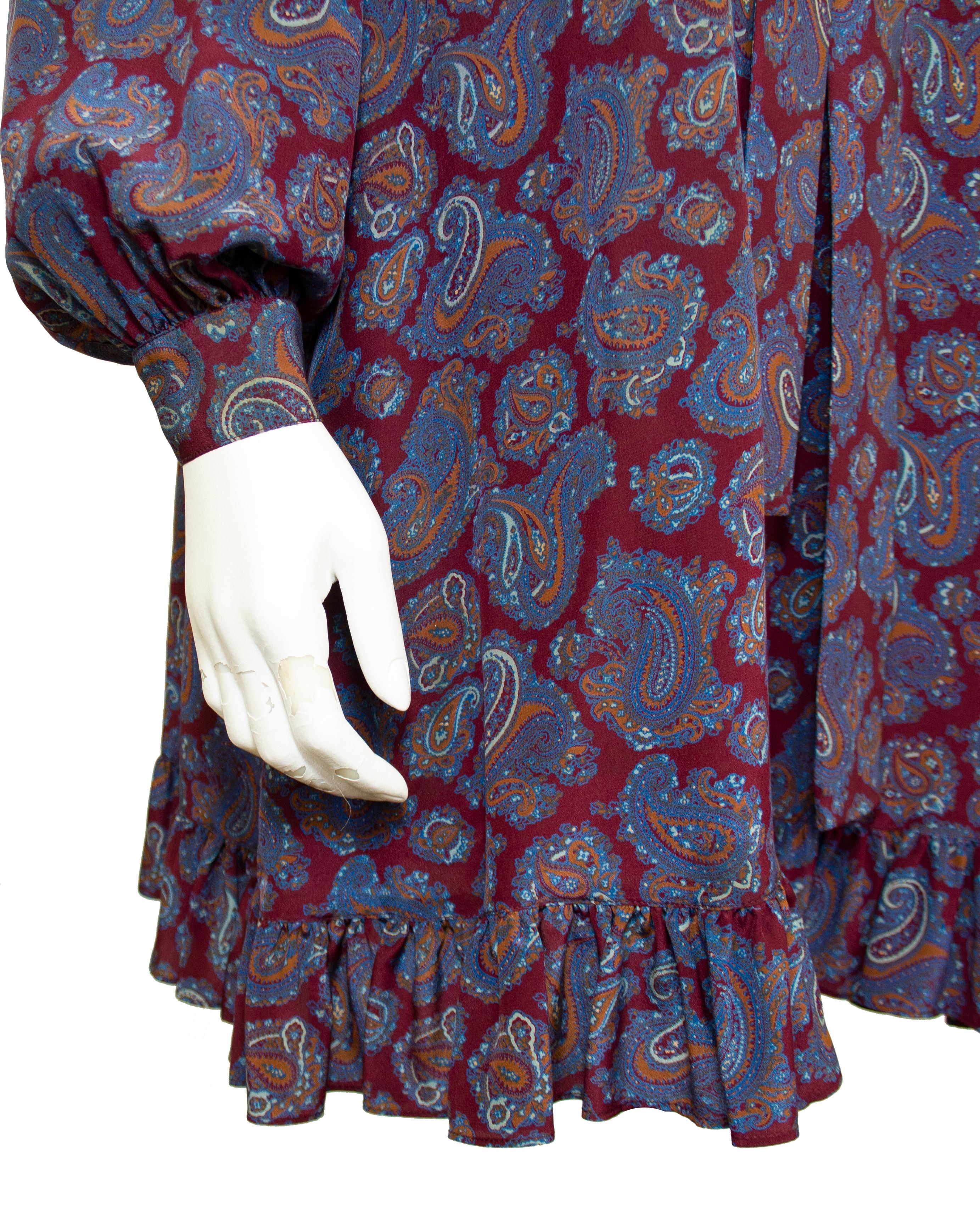 De las mujeres Otoño/Invierno 1976 Yves Saint Laurent Colección Rusa Vestido Paisley de Seda