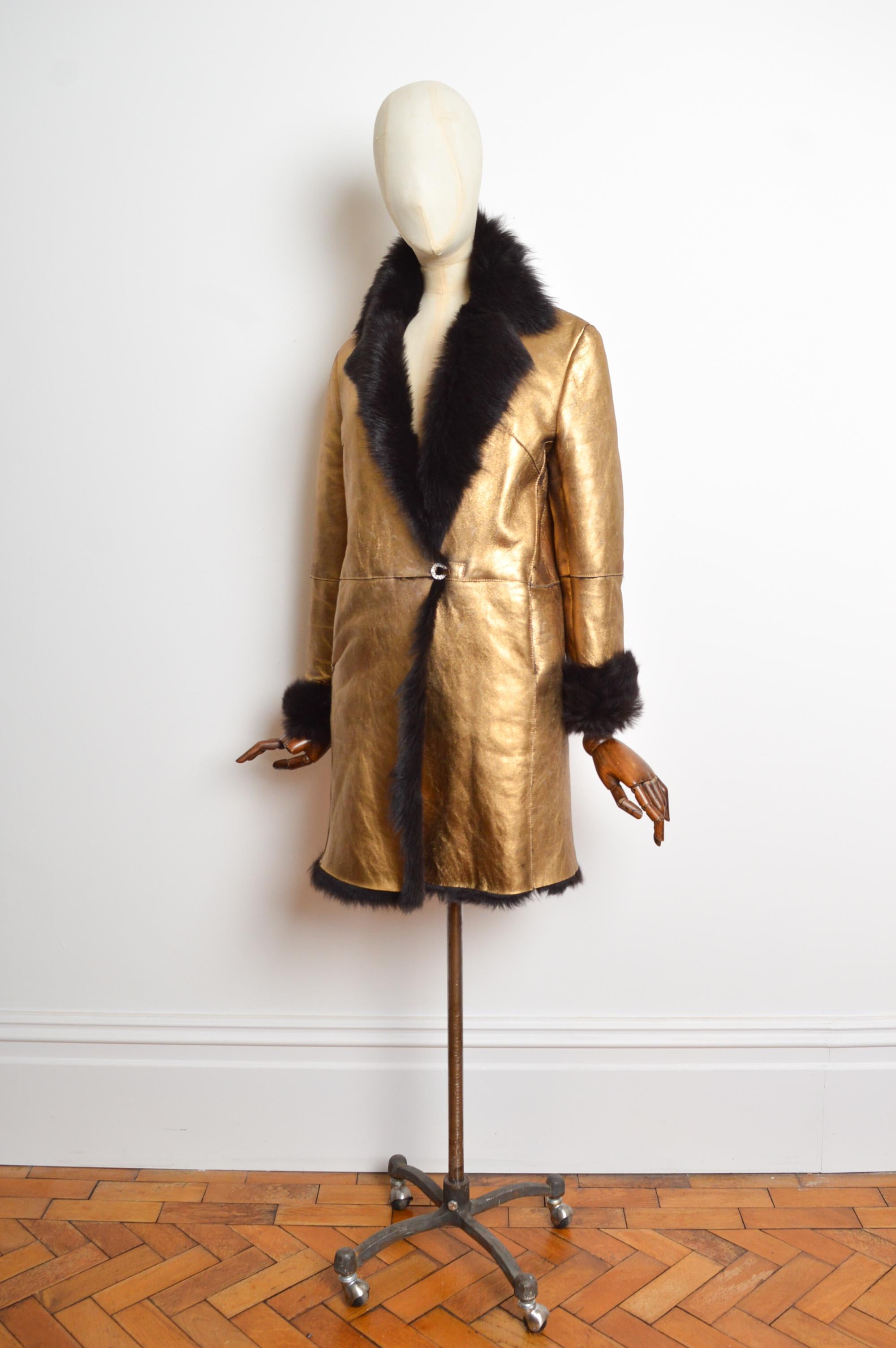 Otoño / Invierno 2000 Donatella Versace Abrigo de piel de oveja lamé dorado metalizado Marrón en venta