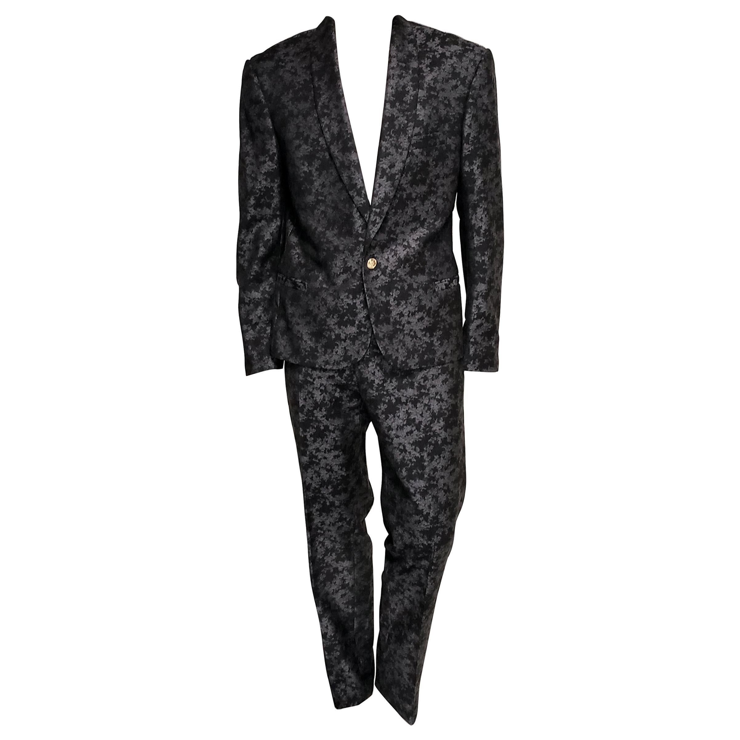 FALL/WINTER 2012 look # 16, 22 BRAND NEW VERSACE GRAY SUIT 48 - 38 (M)