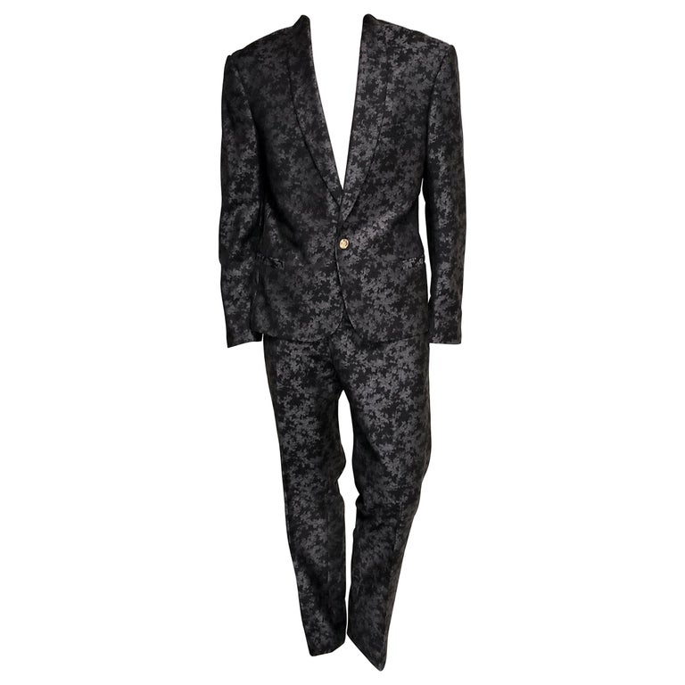 FALL/WINTER 2012 look # 16, 22 BRAND NEW VERSACE GREY SUIT 48 - 38 (M) For  Sale at 1stDibs