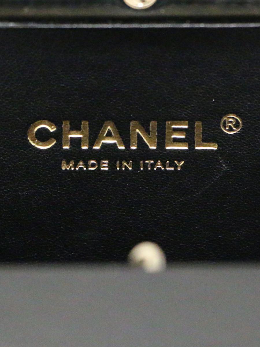 Fall-Winter 2015/2016 Chanel N5 Minaudière For Sale 5
