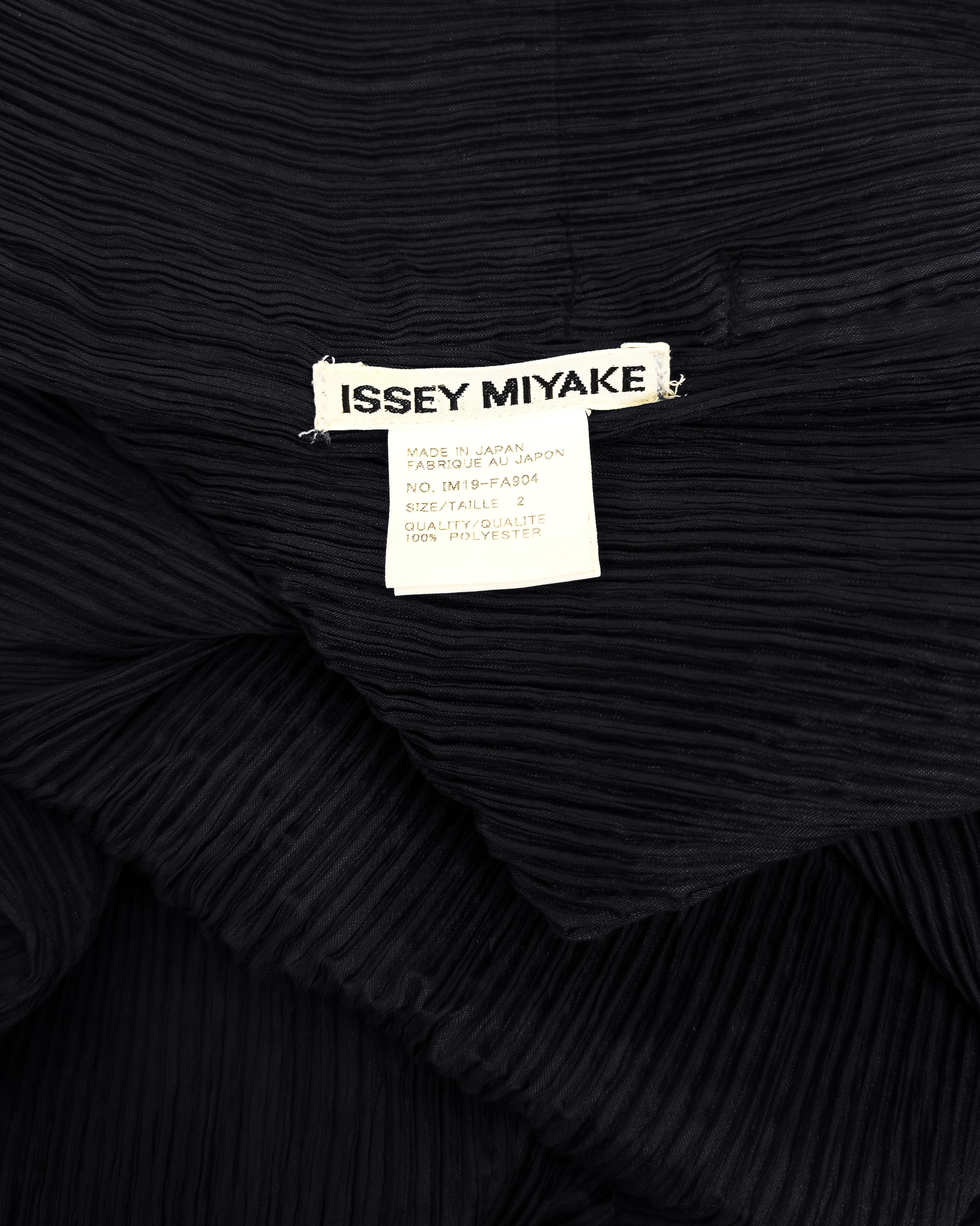 Homme Plissé Issey Miyake Autunno/Inverno 2019: completo di pantaloni e spolverino plissettato in vendita 1