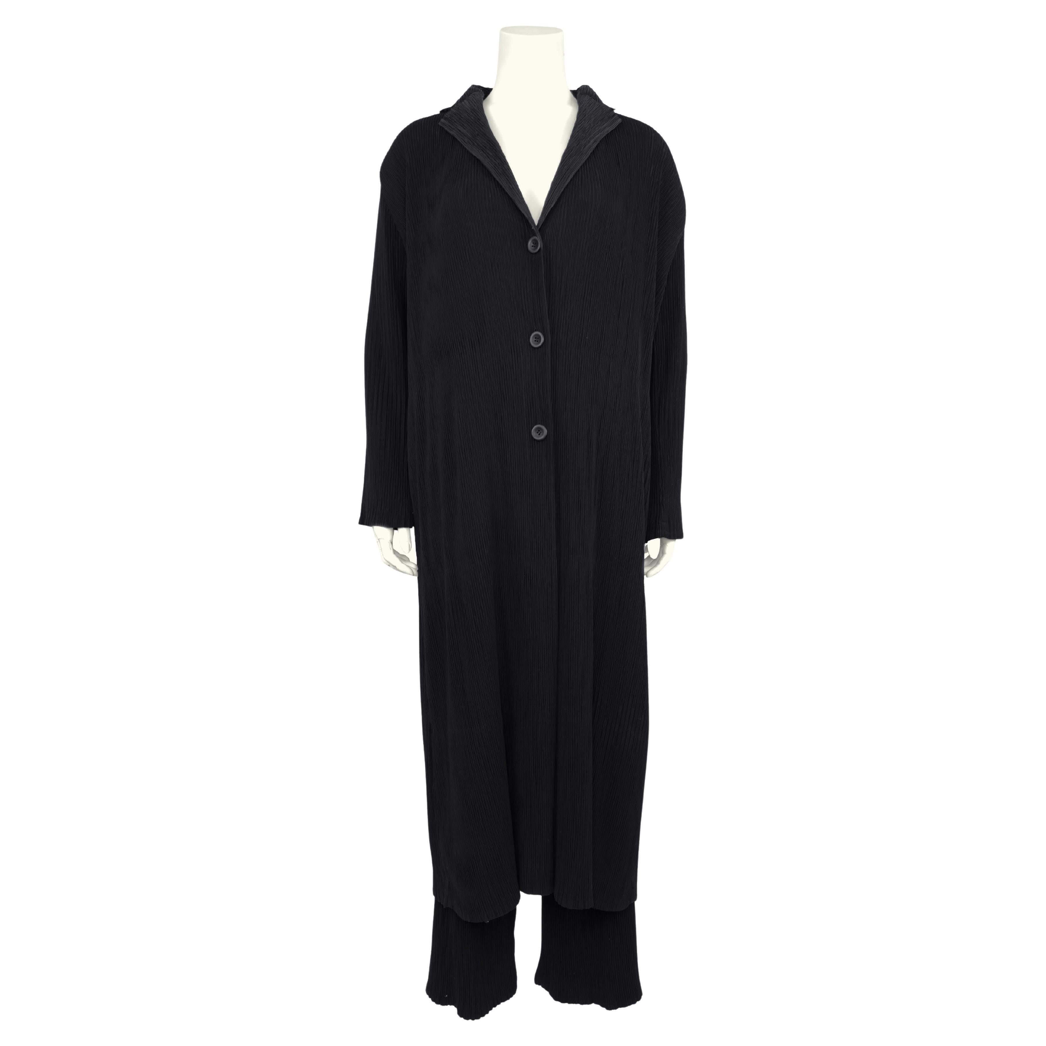 Homme Plissé Issey Miyake Autunno/Inverno 2019: completo di pantaloni e spolverino plissettato in vendita