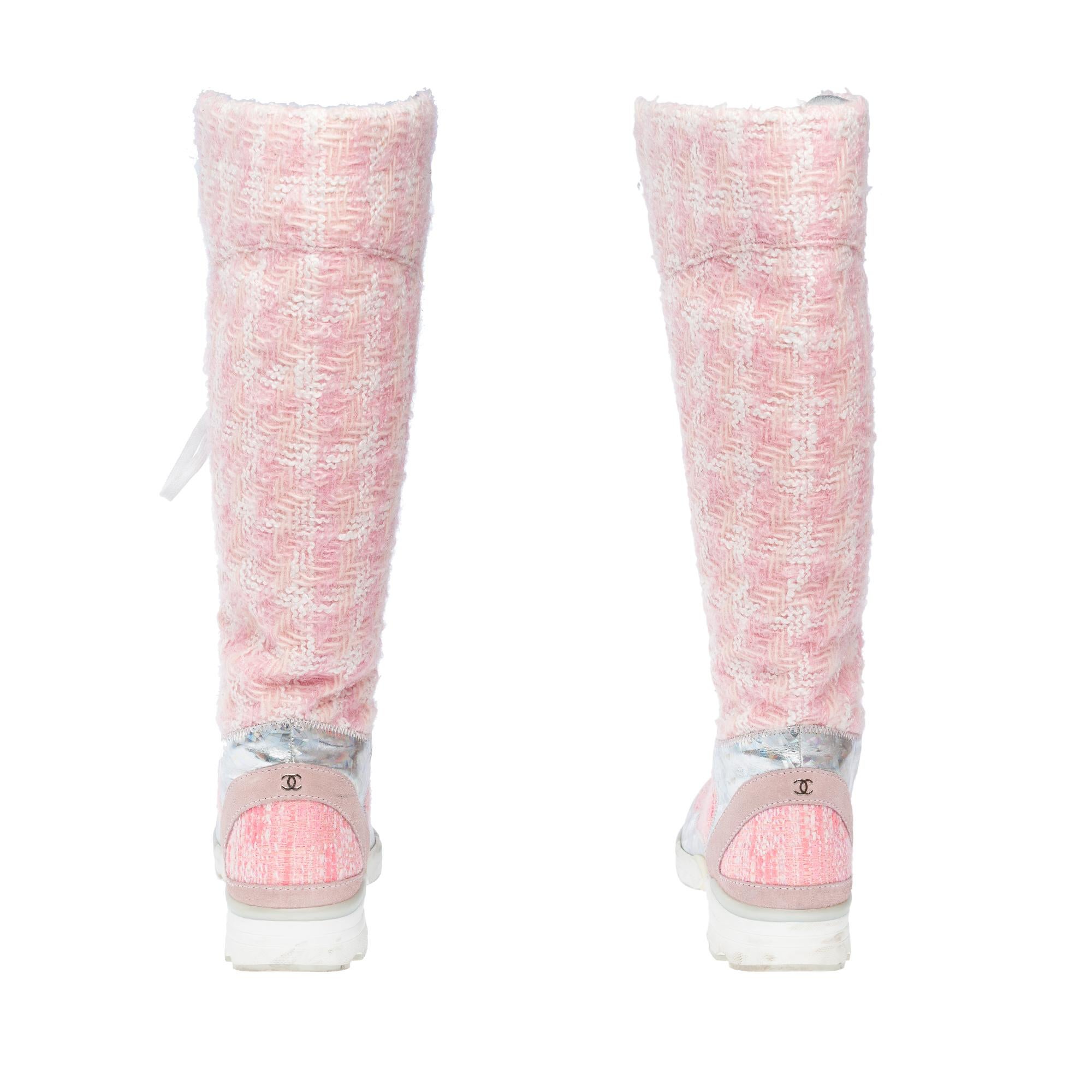 Gris Chanel Bottes hautes à lacets en tweed rose, défilé automne/hiver 2014