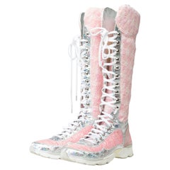 Chanel Bottes hautes à lacets en tweed rose, défilé automne/hiver 2014