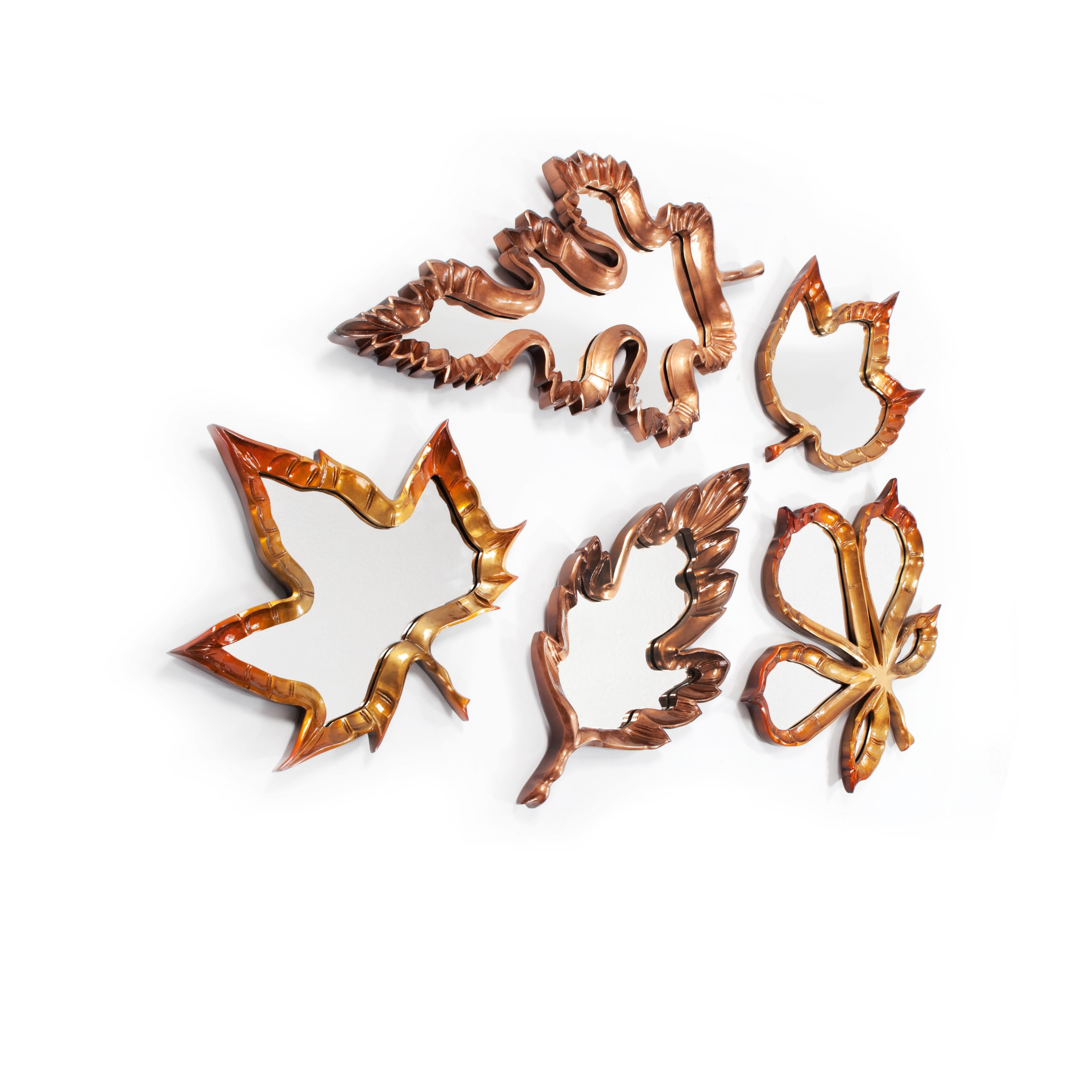 Entirely sculpted in wood, the Fallen Leaves mirrors recreate the natural hues and shapes of real leaves with aged broken tips.
The natural aging revealed by the broken tips of the leaves is created by the hand carved structure with the wisdom of