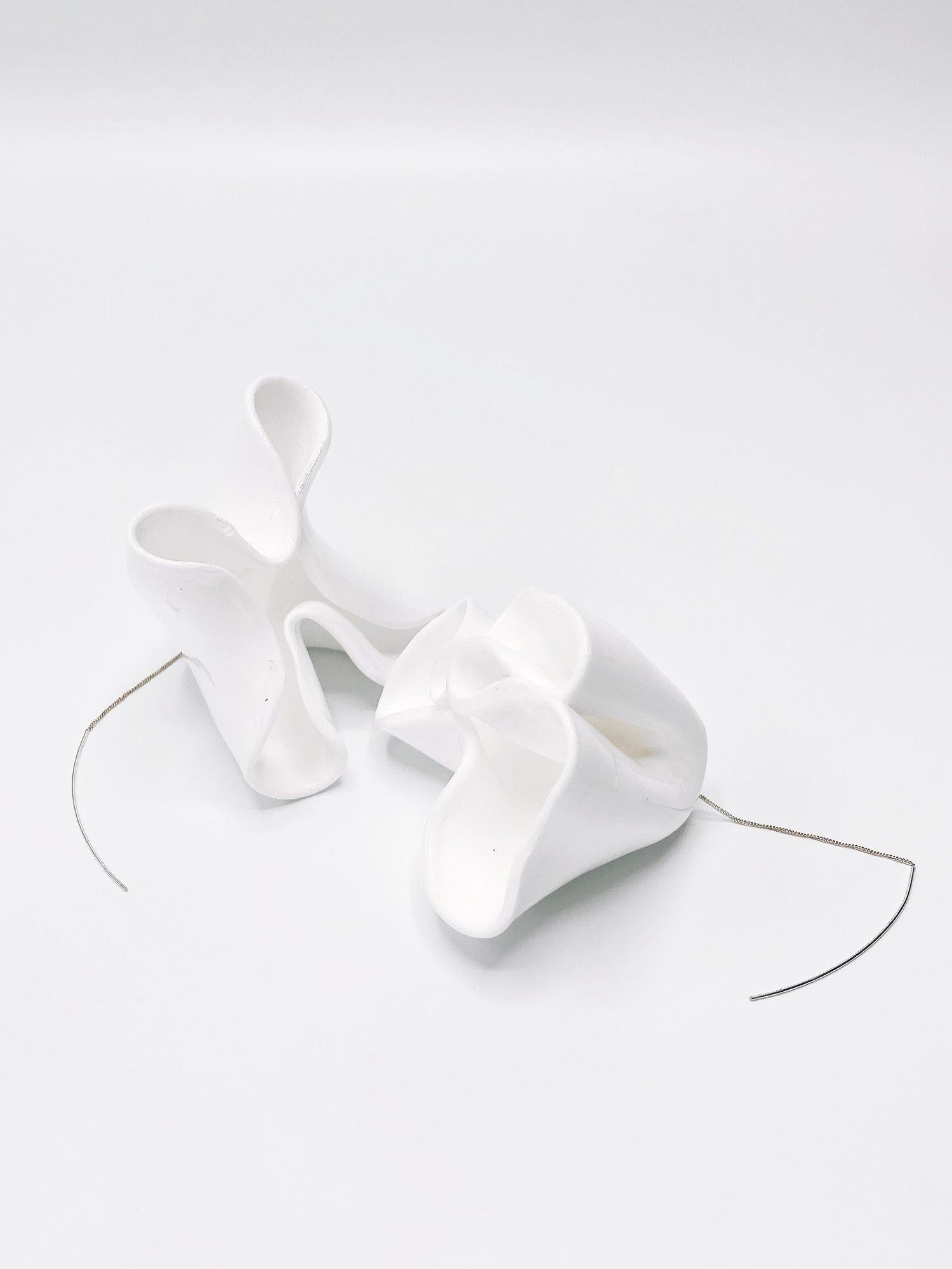 Orecchini a forma di oggetto scolpito FALLEN TISSUES In condizioni Nuovo in vendita a Brooklyn, NY