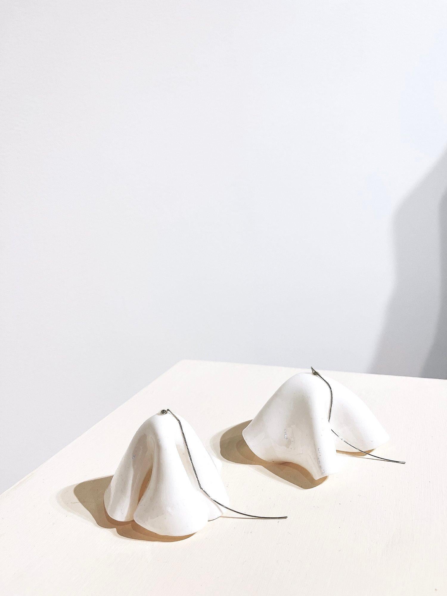 Donna Orecchini a forma di oggetto scolpito FALLEN TISSUES in vendita