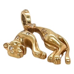 Falling Panther-Anhänger aus 18 Karat Gelbgold mit Diamanten.