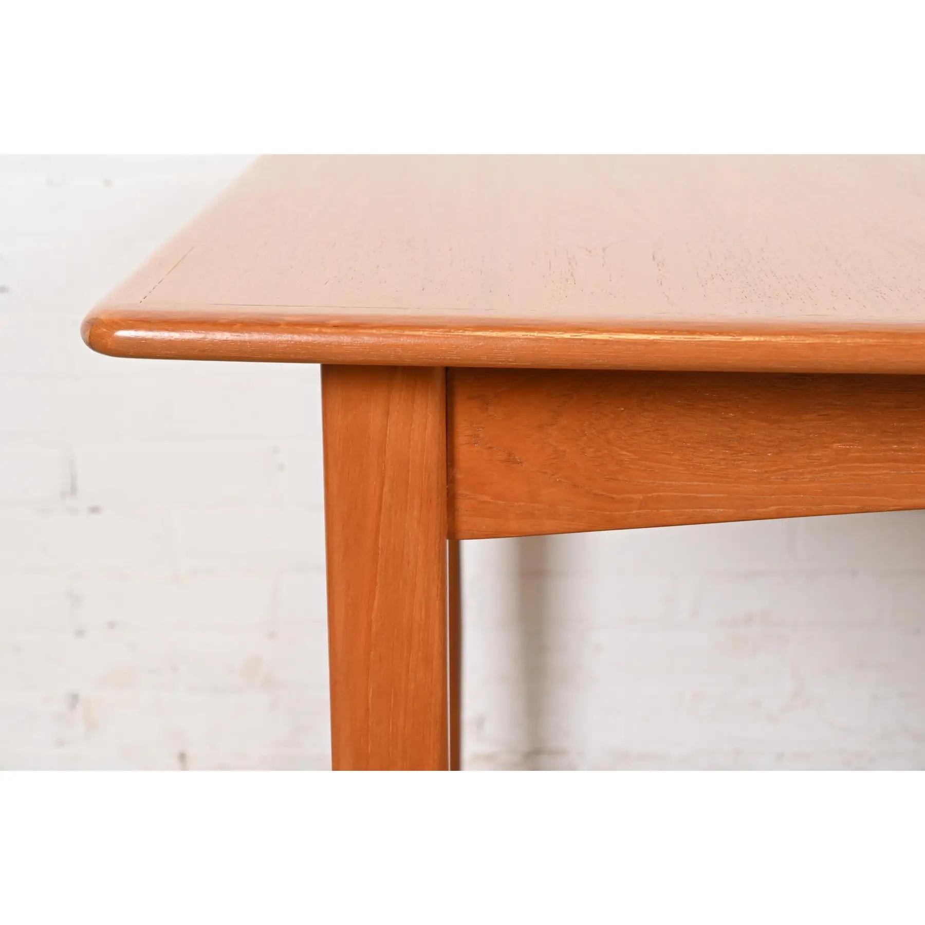 Falster table de salle à manger moderne danoise en forme de bateau à rallonge, nouvellement revernie en vente 3