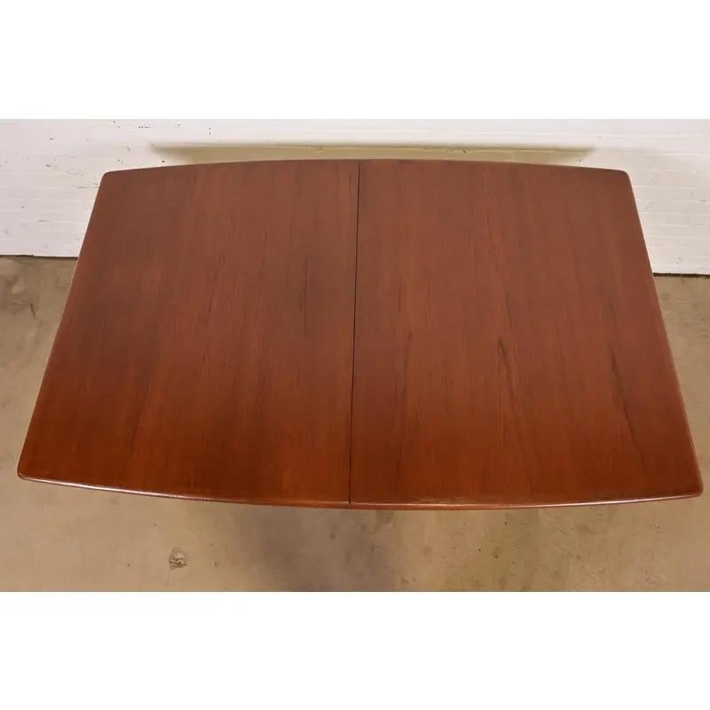Tavolo da pranzo allungabile in teak moderno Falster a forma di barca, appena rifinito in vendita 3