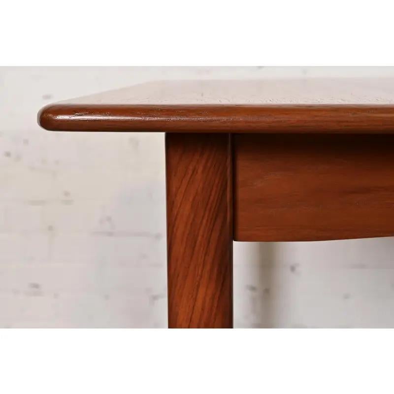 Tavolo da pranzo allungabile in teak moderno Falster a forma di barca, appena rifinito in vendita 4