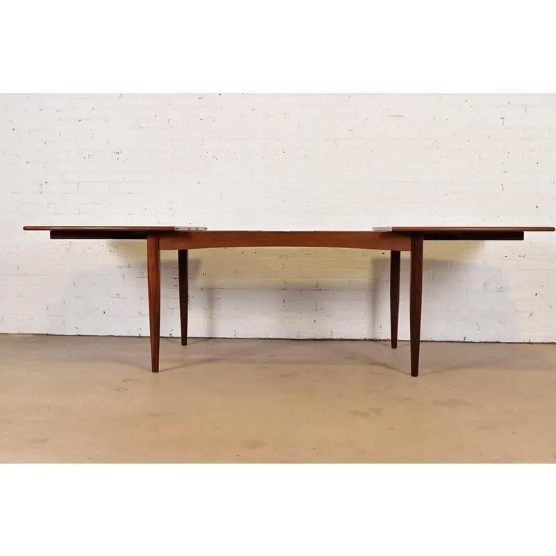 Teak Tavolo da pranzo allungabile in teak moderno Falster a forma di barca, appena rifinito in vendita
