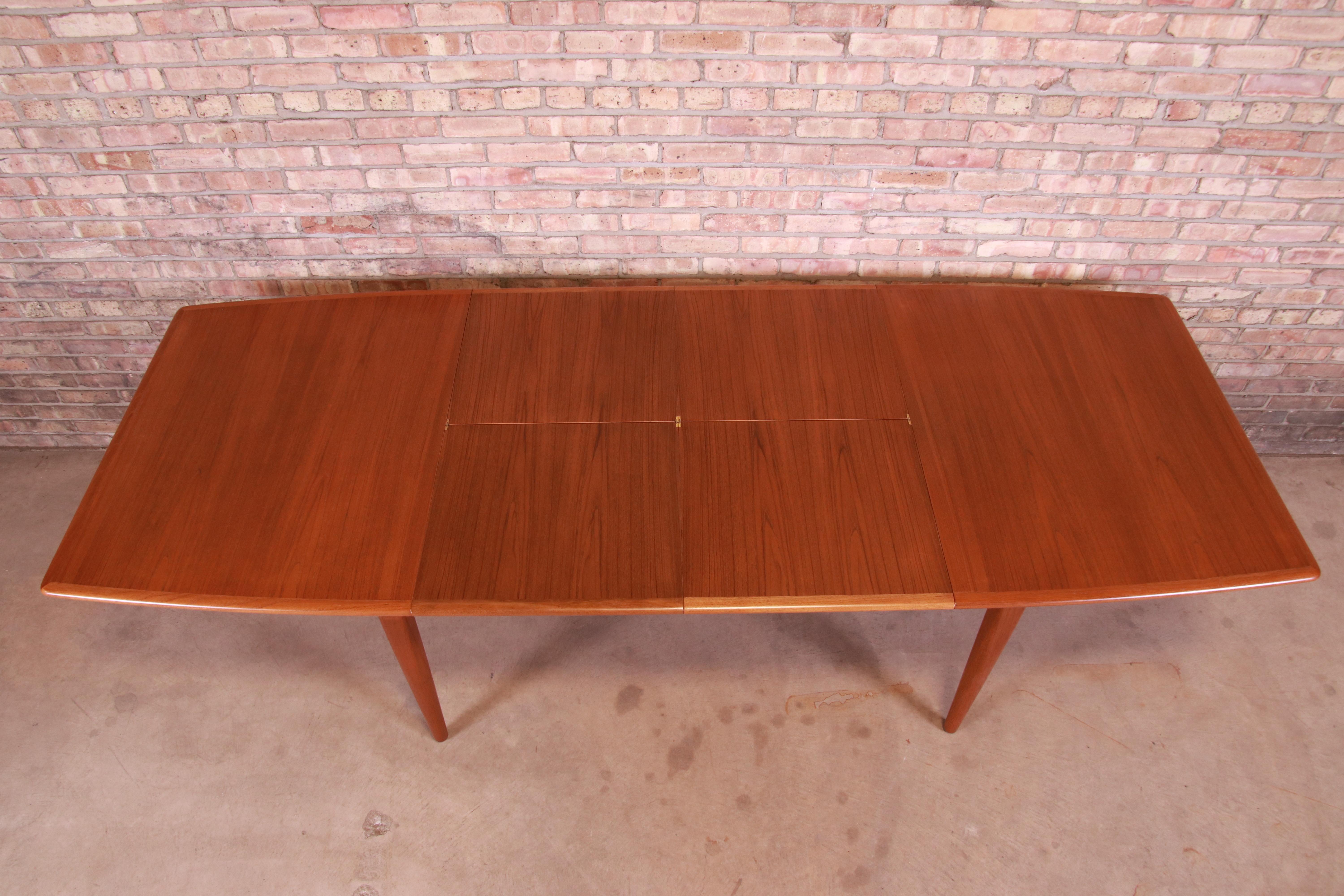 Falster Danish Modern Teak Boat-Shaped Extension Dining Table, Newly Restored In Good Condition In South Bend, IN