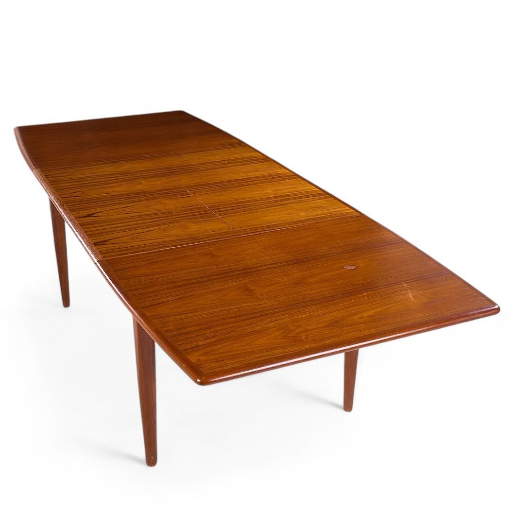 Falster Møbelfabrik Teak Ausziehbarer Esstisch mit 2 Blättern (Hidden Leaf) im Angebot 4
